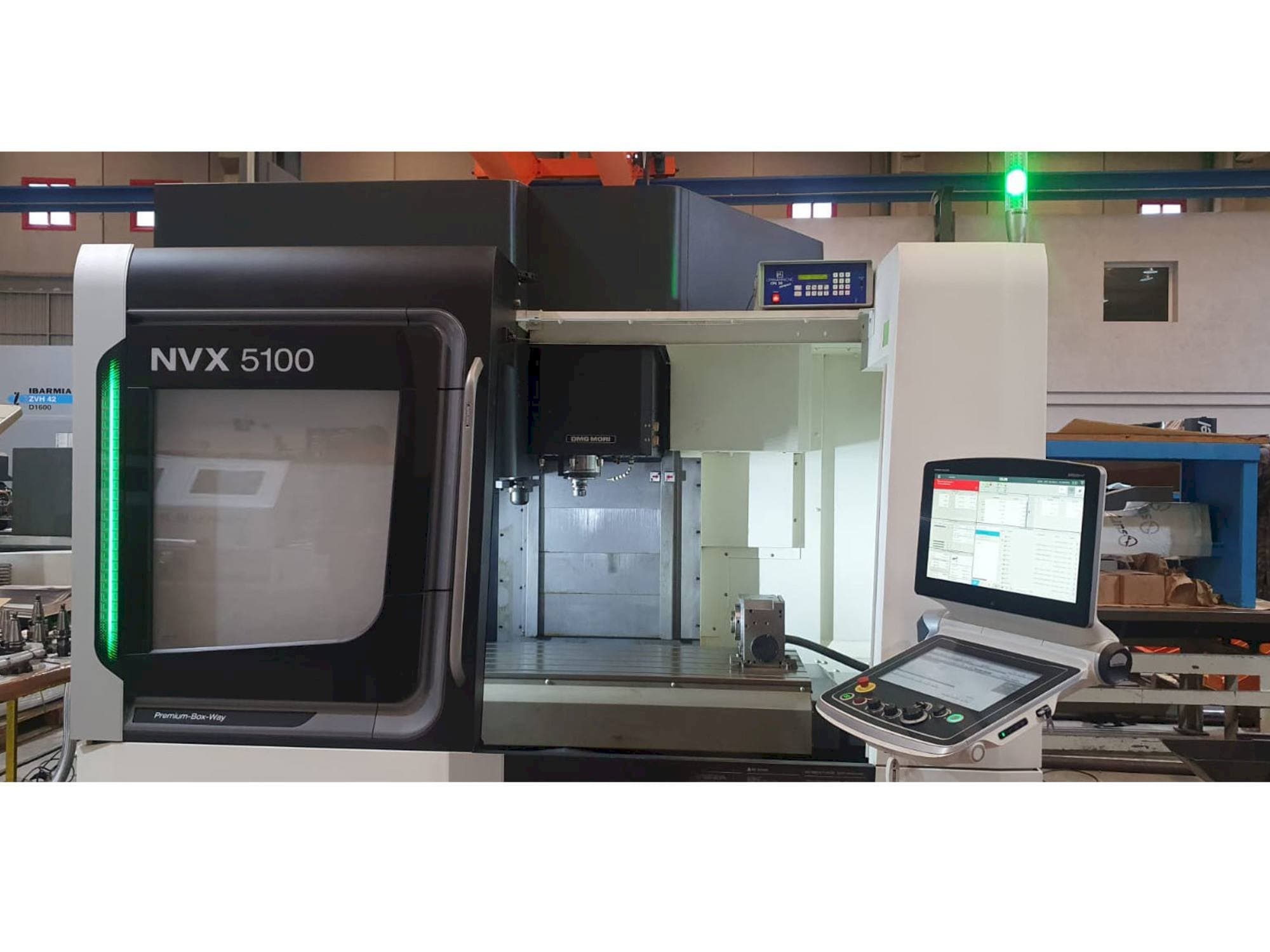 Prikaz  stroja DMG MORI NVX 5100/40  sprijeda