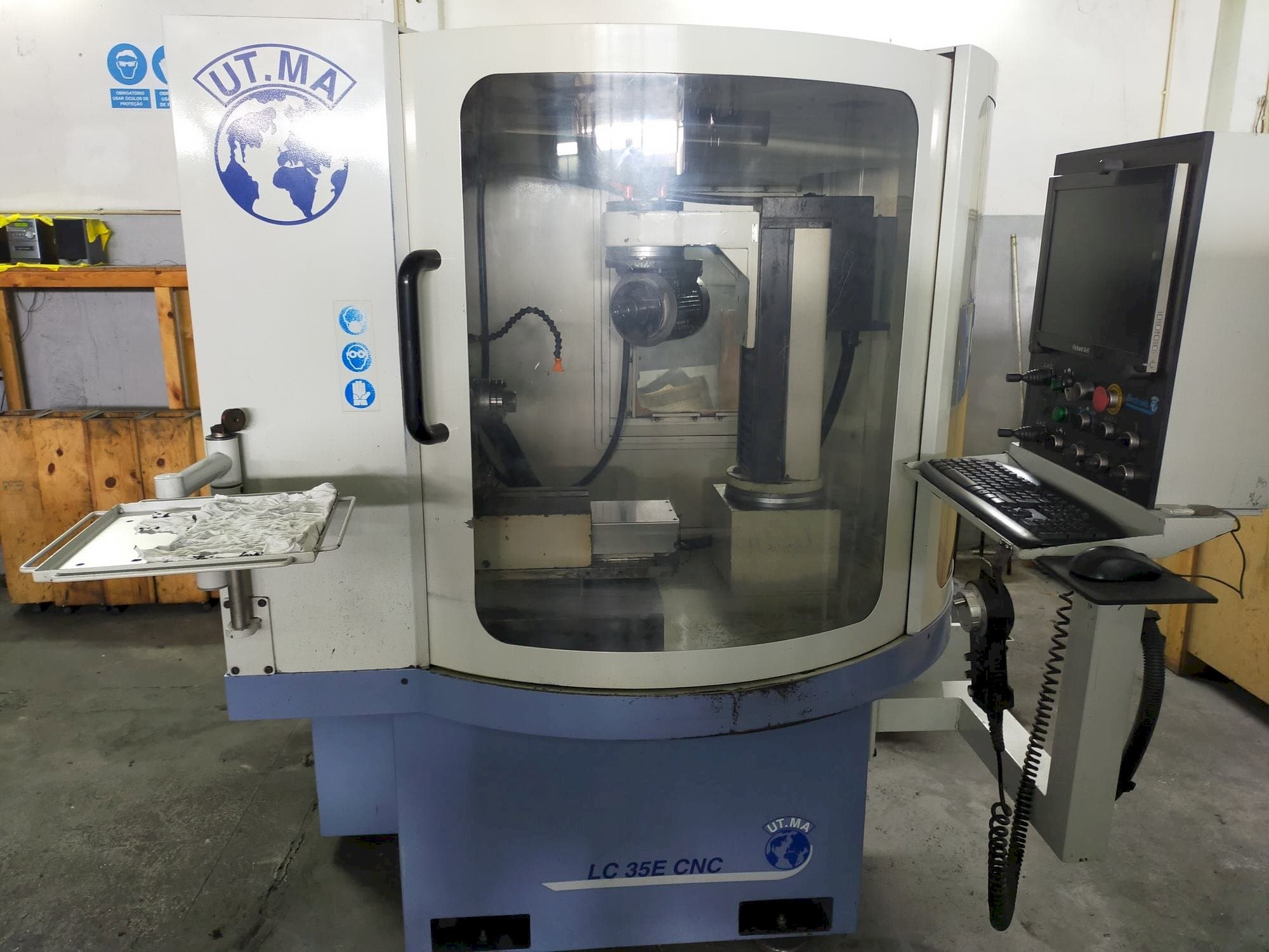 Prikaz  stroja UT.MA LC 35E  sprijeda