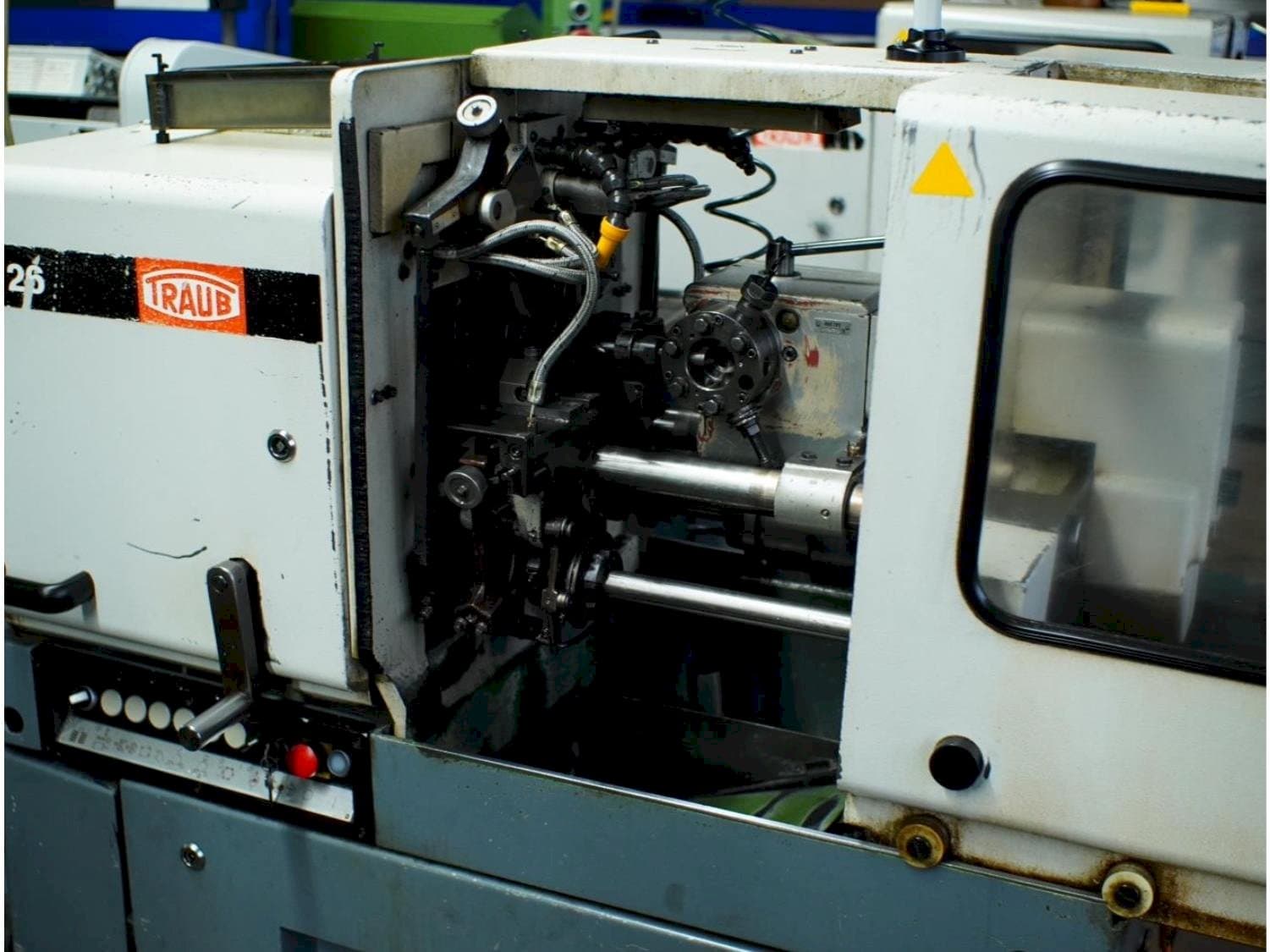 Prikaz  stroja TRAUB TK42  sprijeda