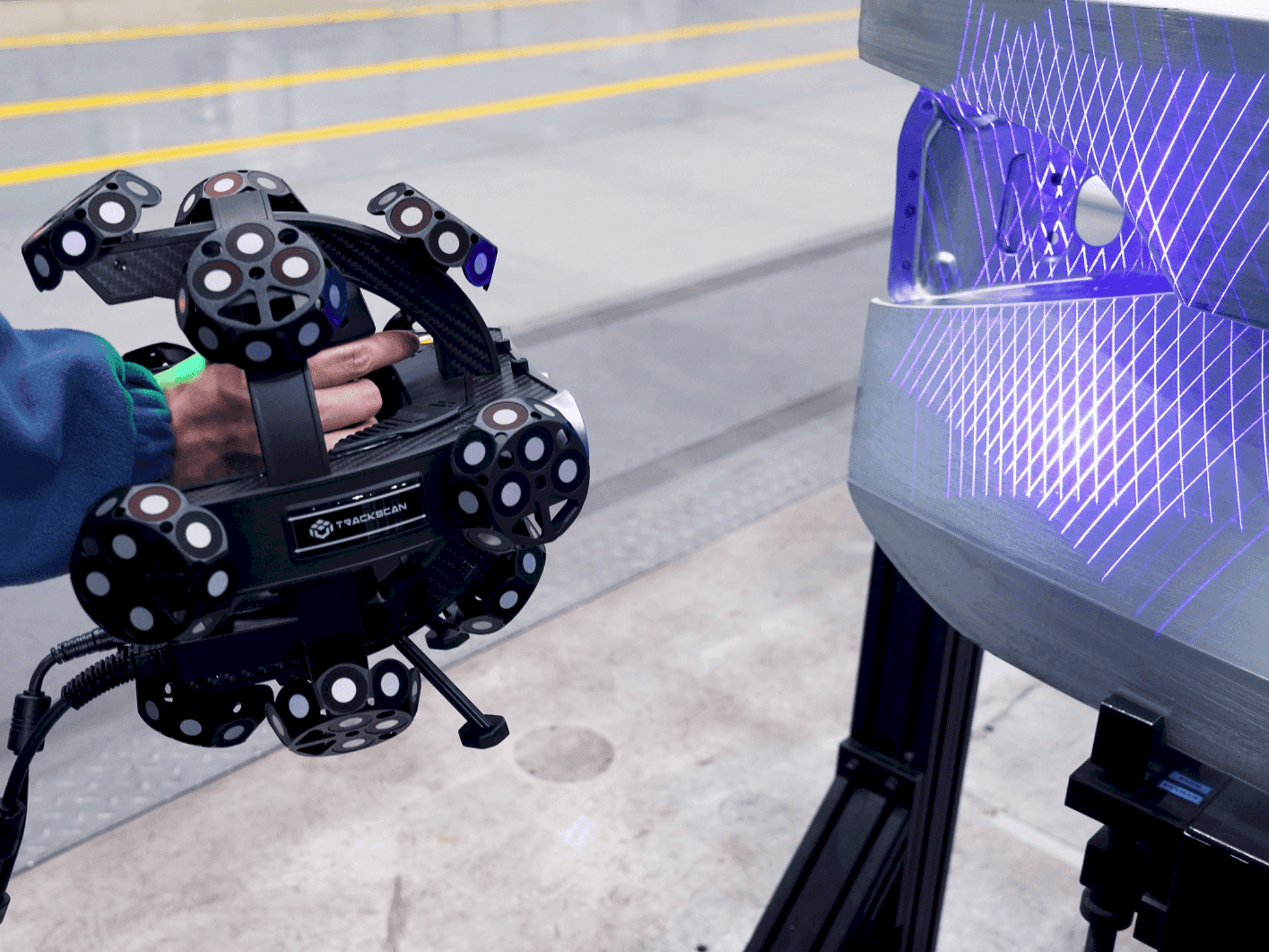 Prikaz  stroja TRACKSCAN Sharp49  sprijeda