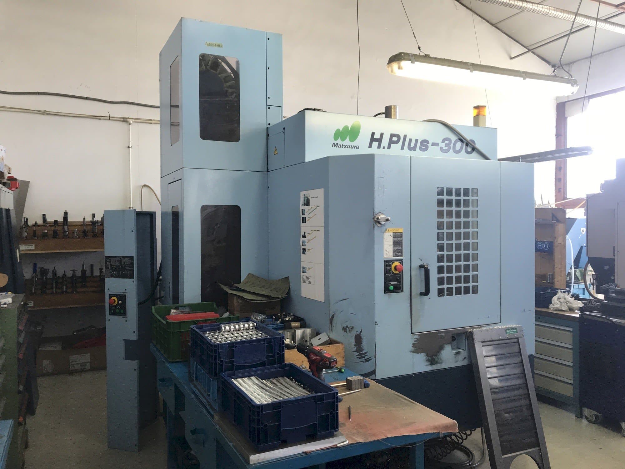 Prikaz  stroja Matsuura H.PLUS-300  sprijeda