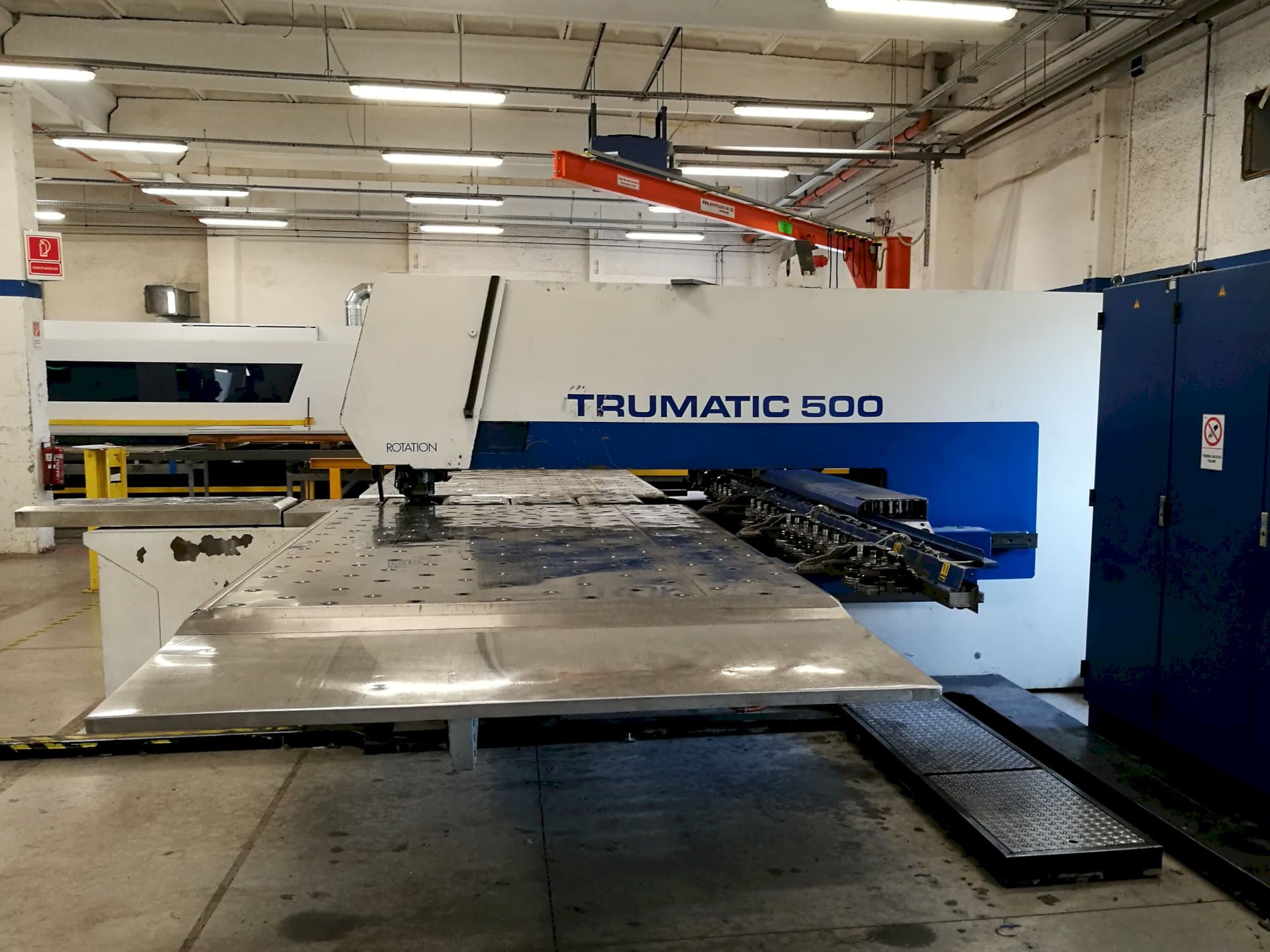 Prikaz lijeve strane  stroja Trumpf Trumatic 500 R