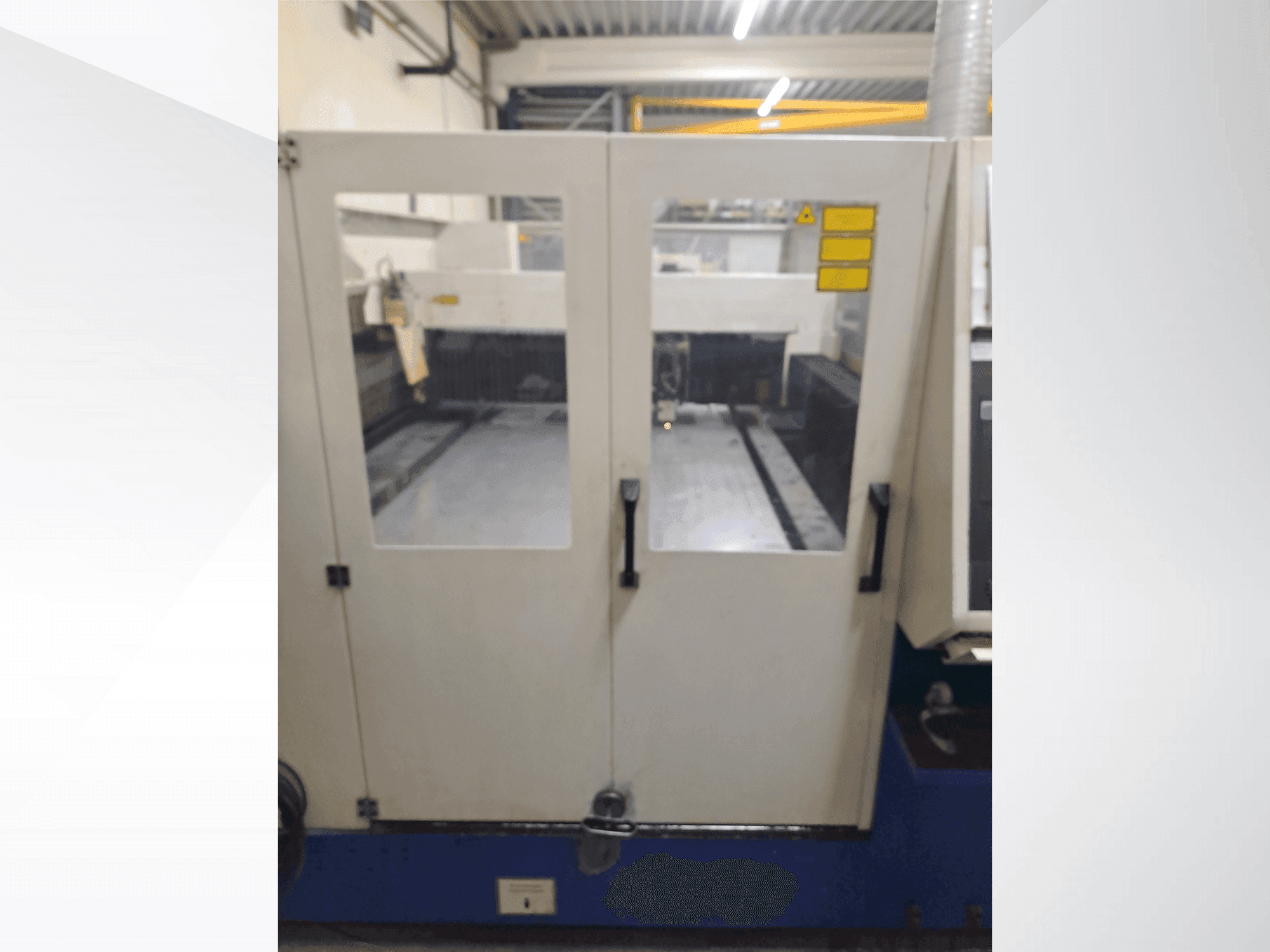 Prikaz  stroja TRUMPF TRUMATIC 3030  sprijeda