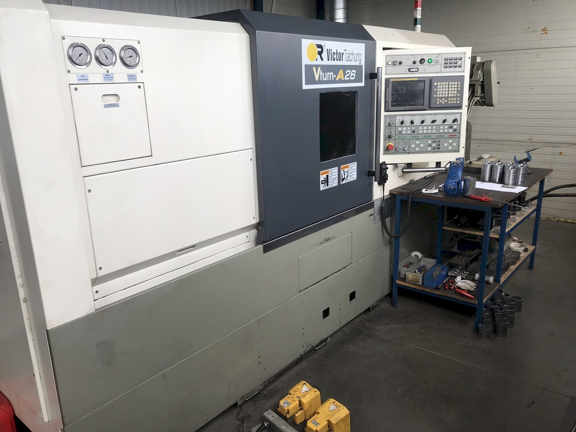 Prikaz  stroja Victor Vturn-A26  sprijeda