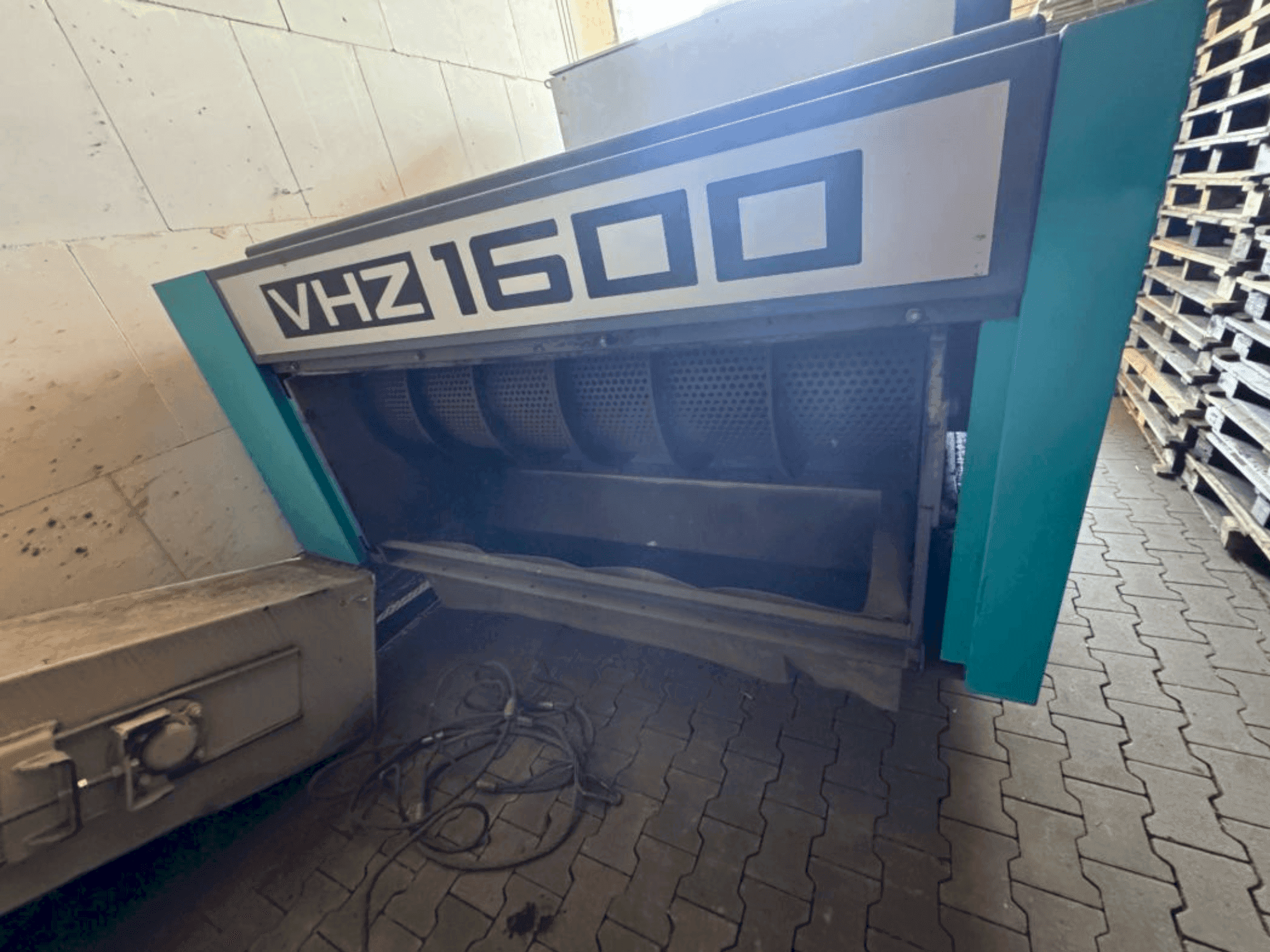 Prikaz  stroja VECOPLAN VHZ 1600  sprijeda