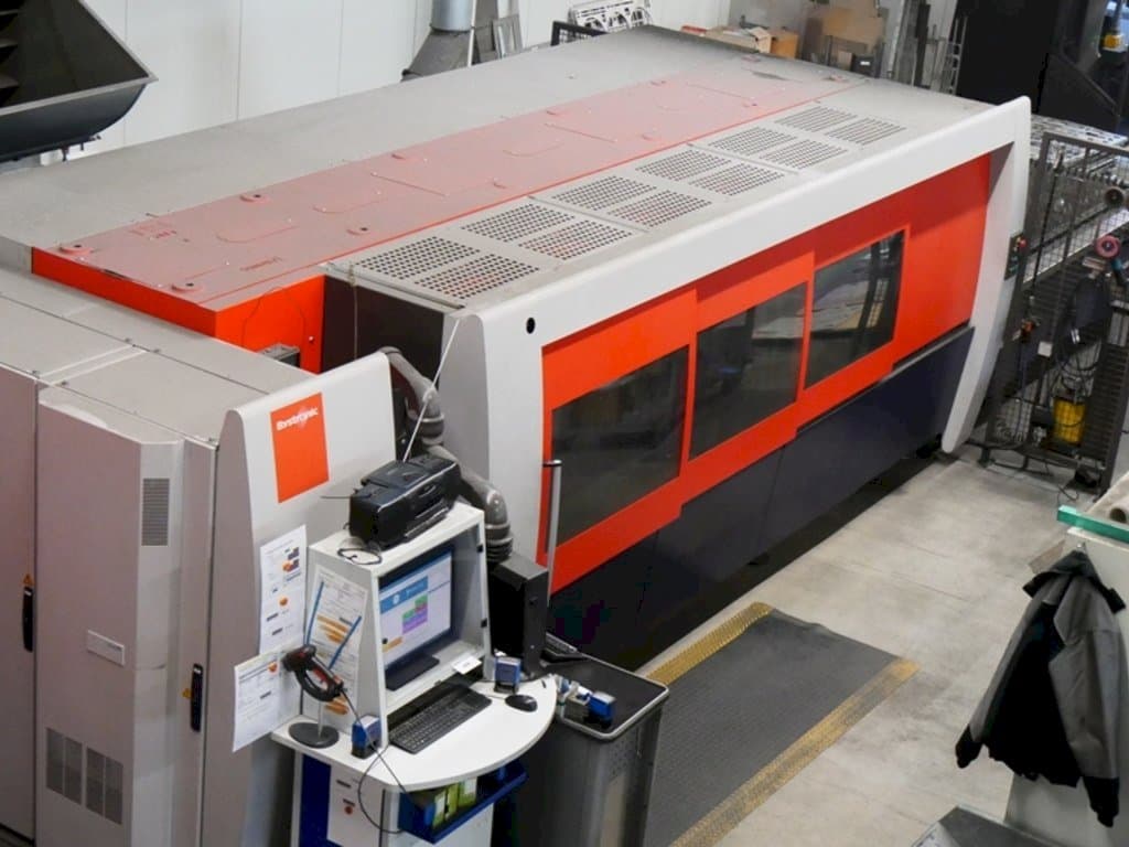 Prikaz lijeve strane  stroja Bystronic BySpeed Pro