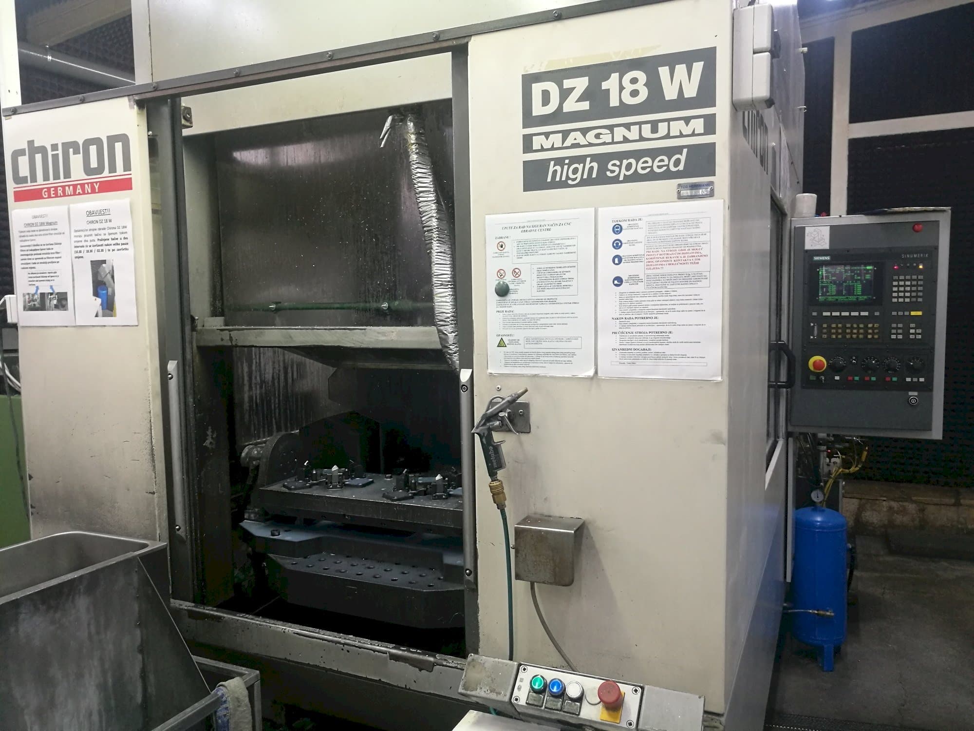 Prikaz  stroja CHIRON DZ 18 W  sprijeda