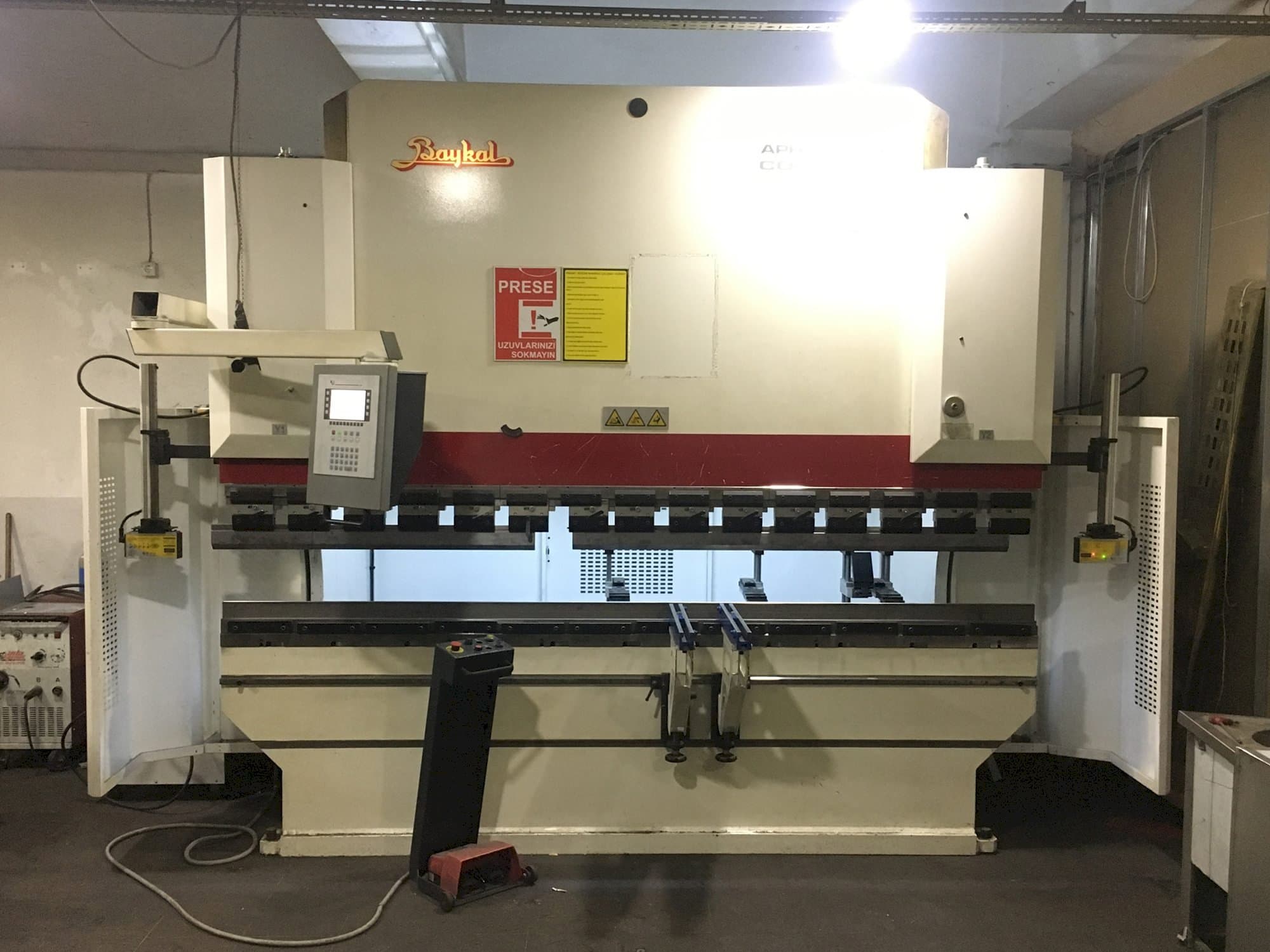 Prikaz  stroja Baykal APHS 31120  sprijeda