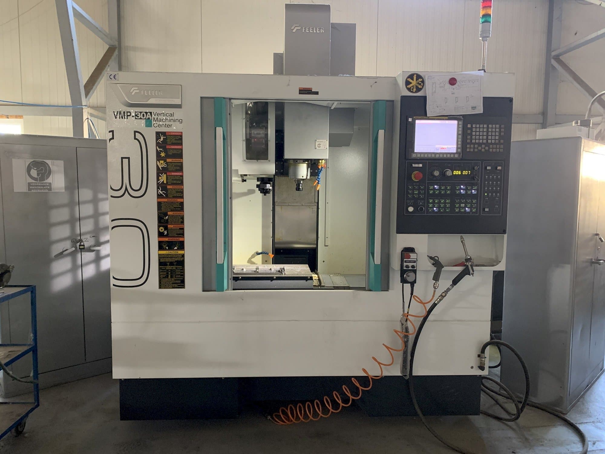 Prikaz  stroja Feeler VMP 30  sprijeda