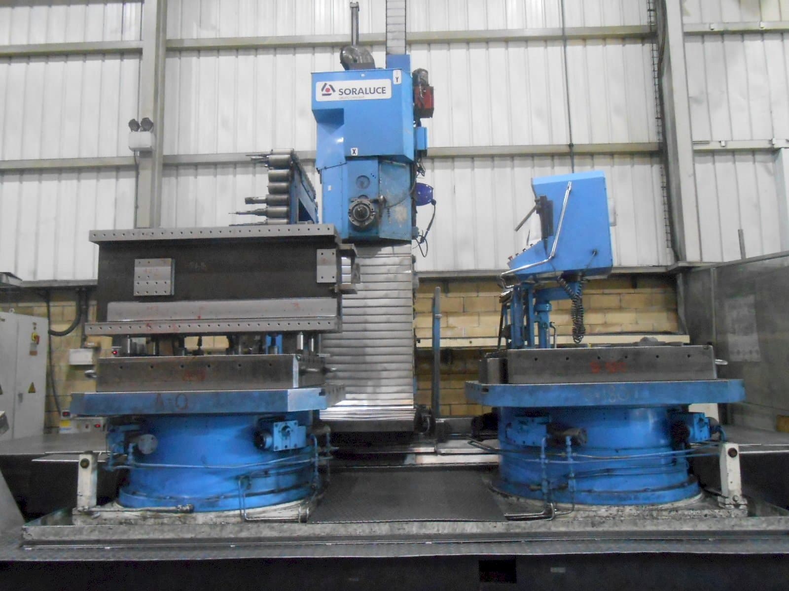 Prikaz  stroja Soraluce CMH-100  sprijeda