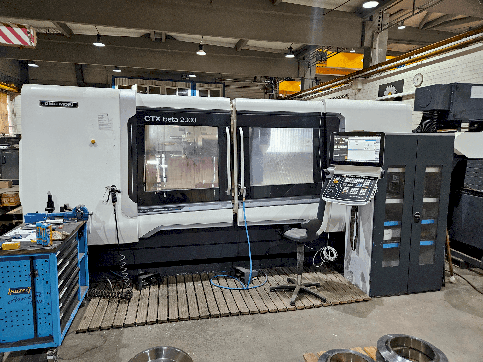 Prikaz  stroja DMG MORI CTX beta 2000  sprijeda