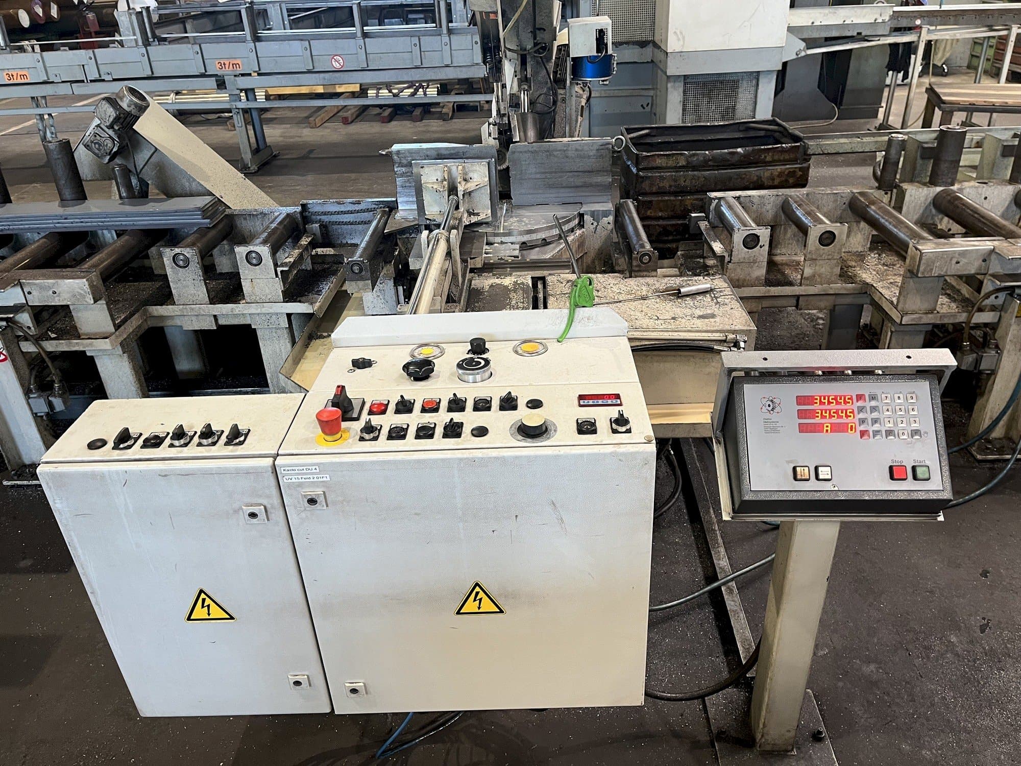 Prikaz  stroja KASTO cut DU 4  sprijeda