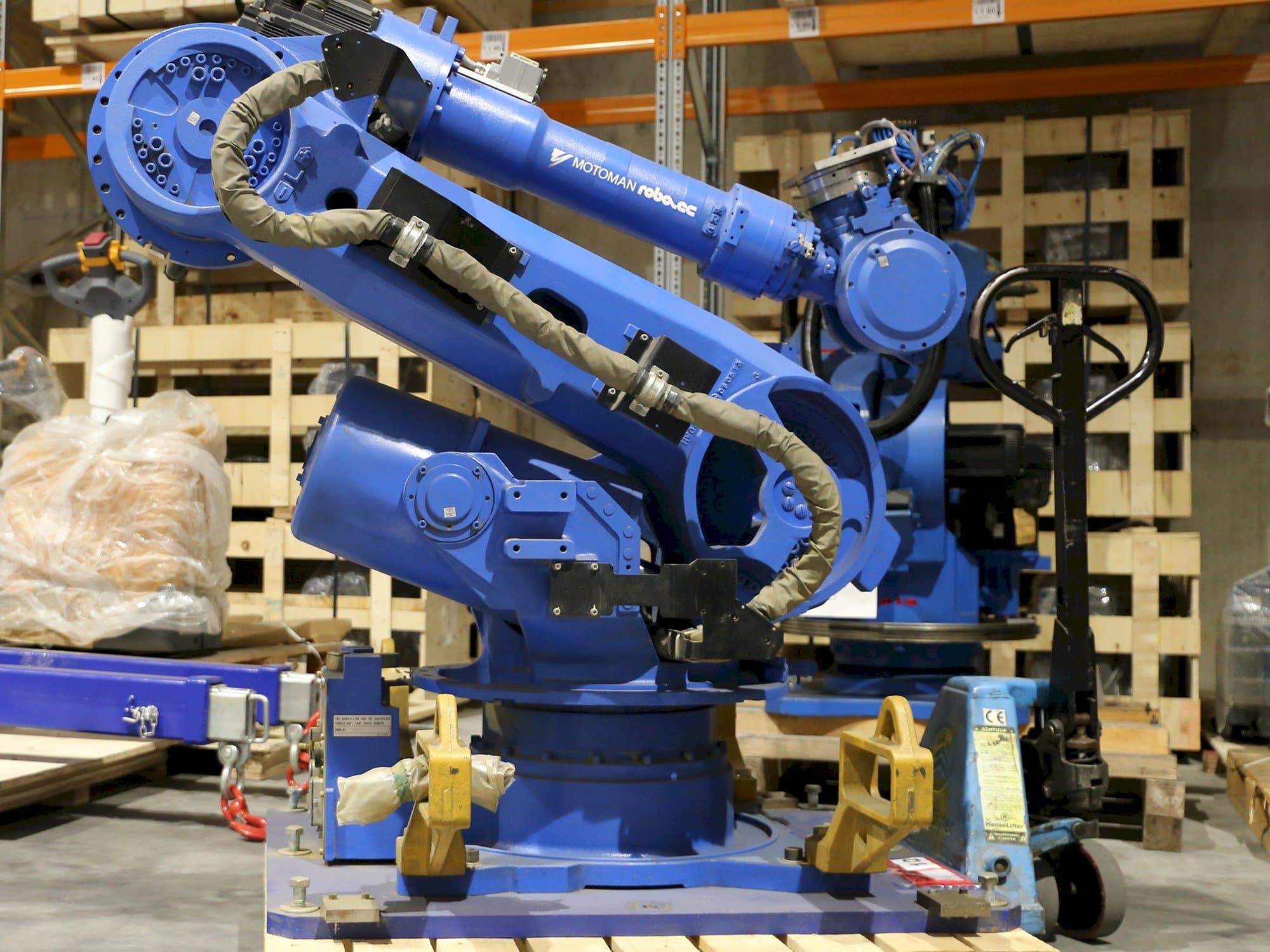 Prikaz lijeve strane  stroja Yaskawa Motoman ES165