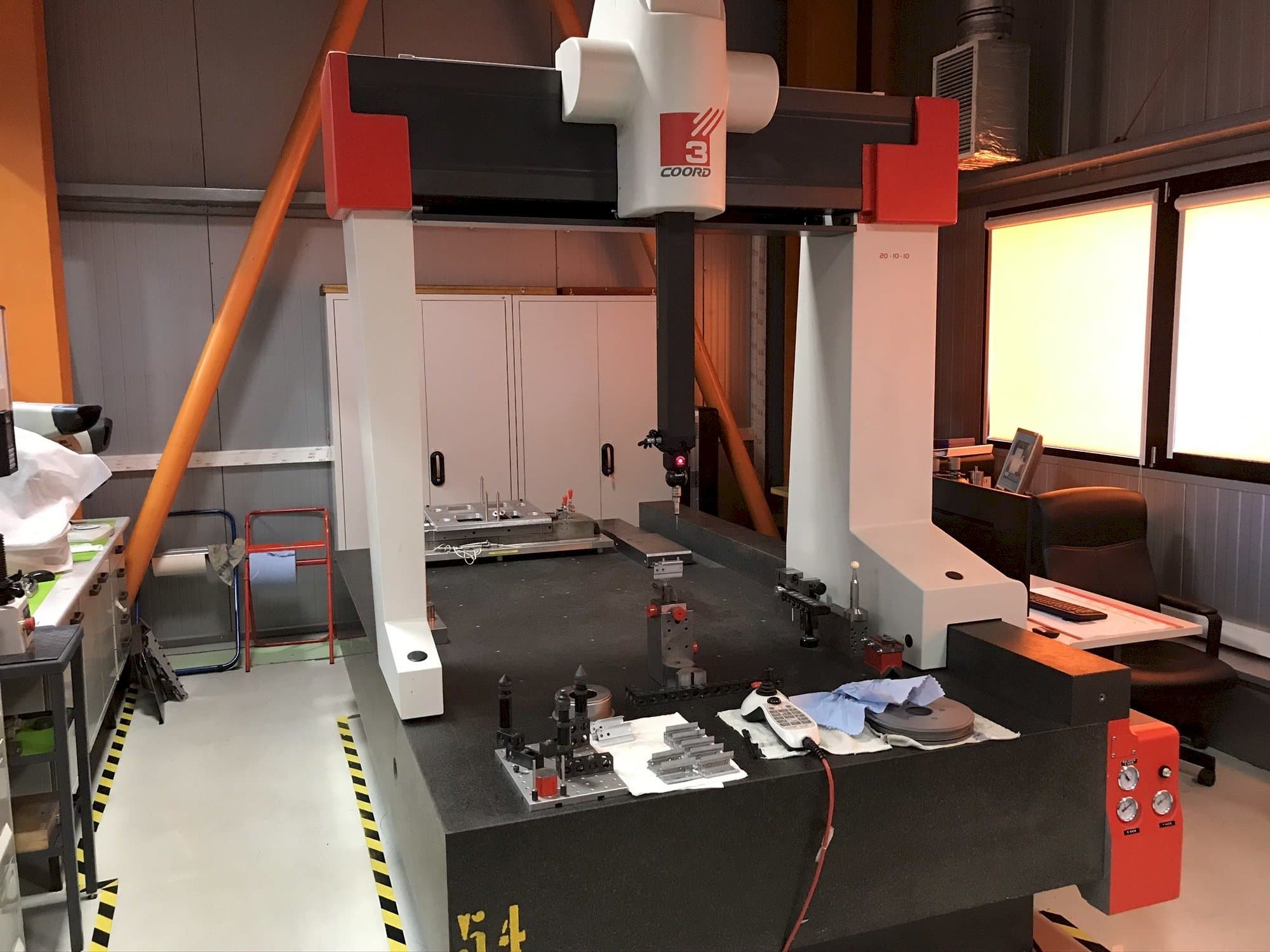 Prikaz  stroja Coord3 MC16 20-10-10  sprijeda