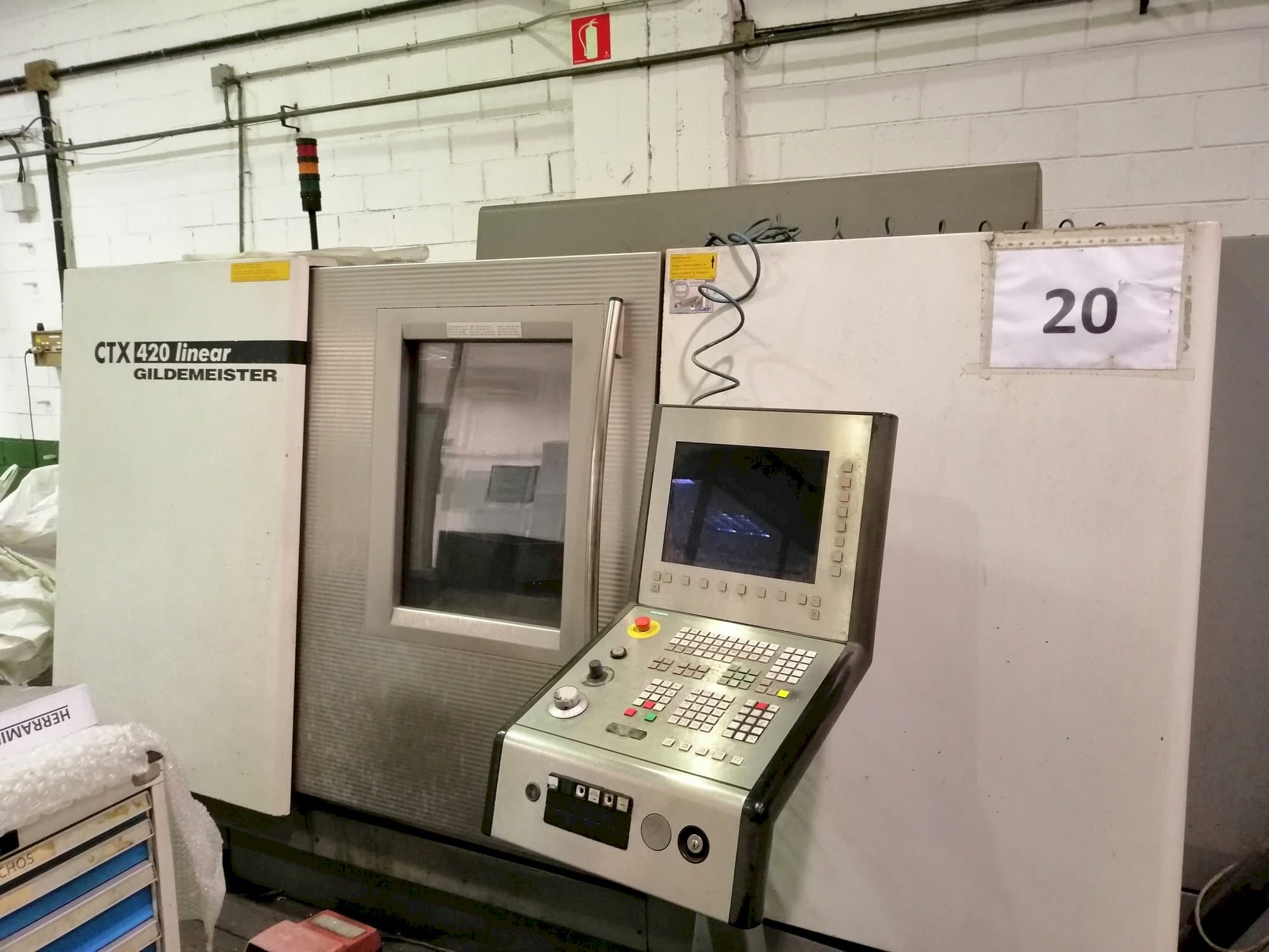 Prikaz  stroja Gildemeister CTX 400  sprijeda