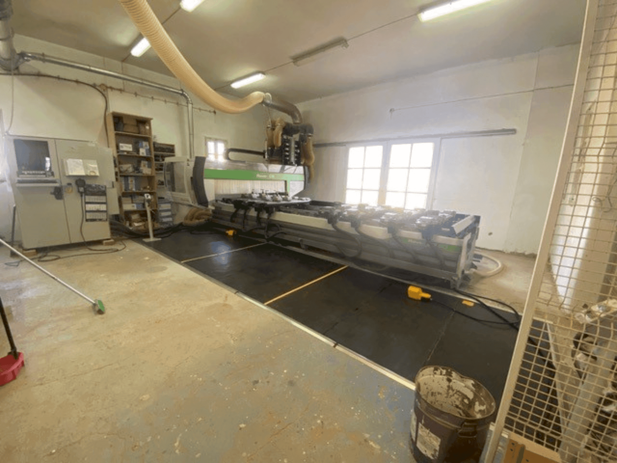 Prikaz  stroja BIESSE ROVER C 9.50  sprijeda