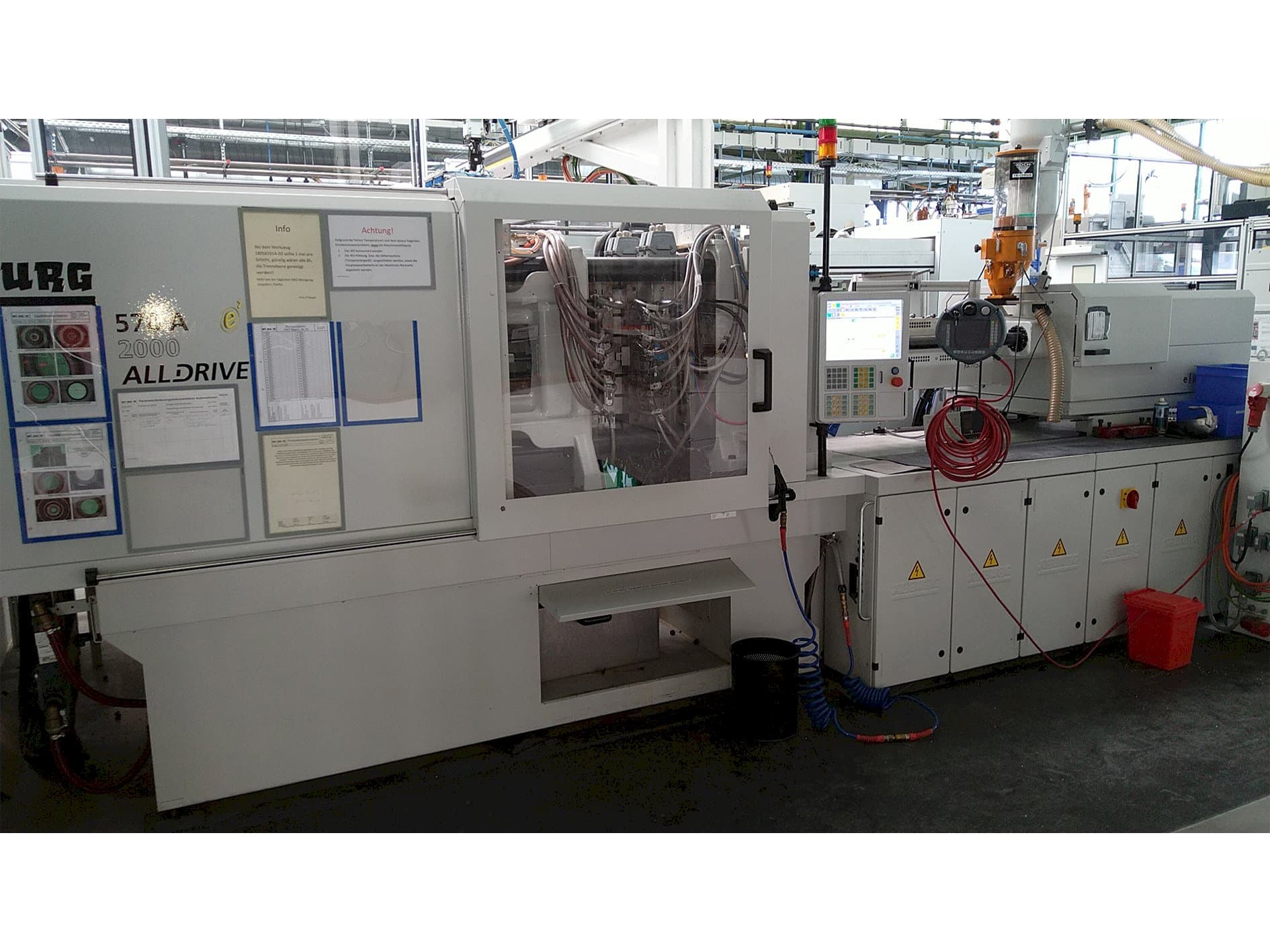 Prikaz  stroja Arburg Allrounder 570 A 2000-800 ALLDRIVE  sprijeda