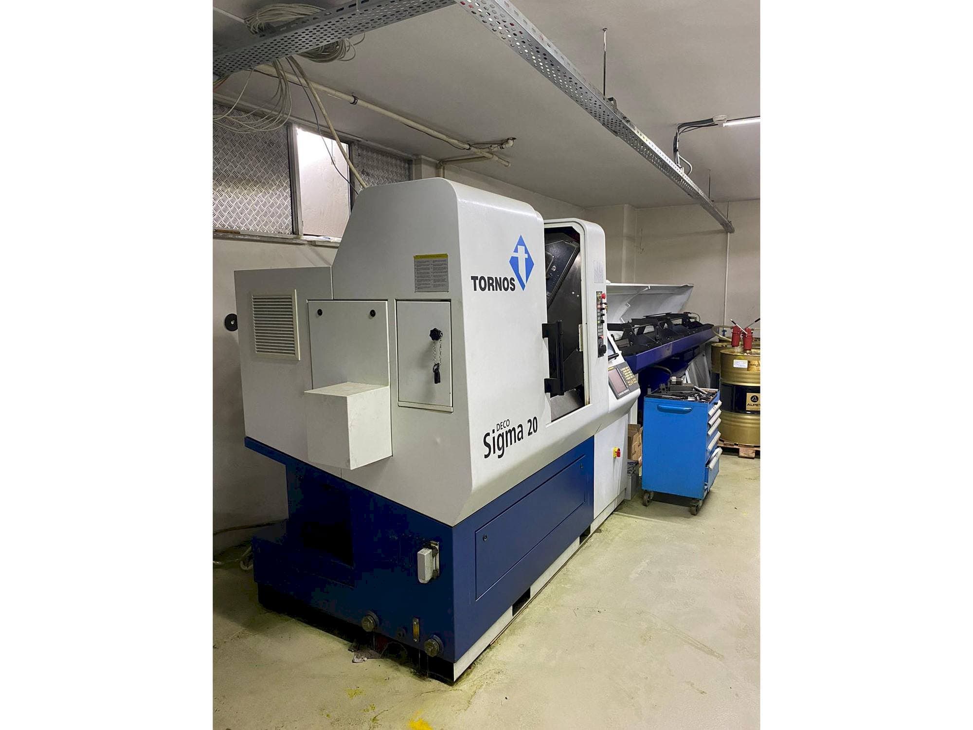 Prikaz lijeve strane  stroja Tornos Delta Sigma 20
