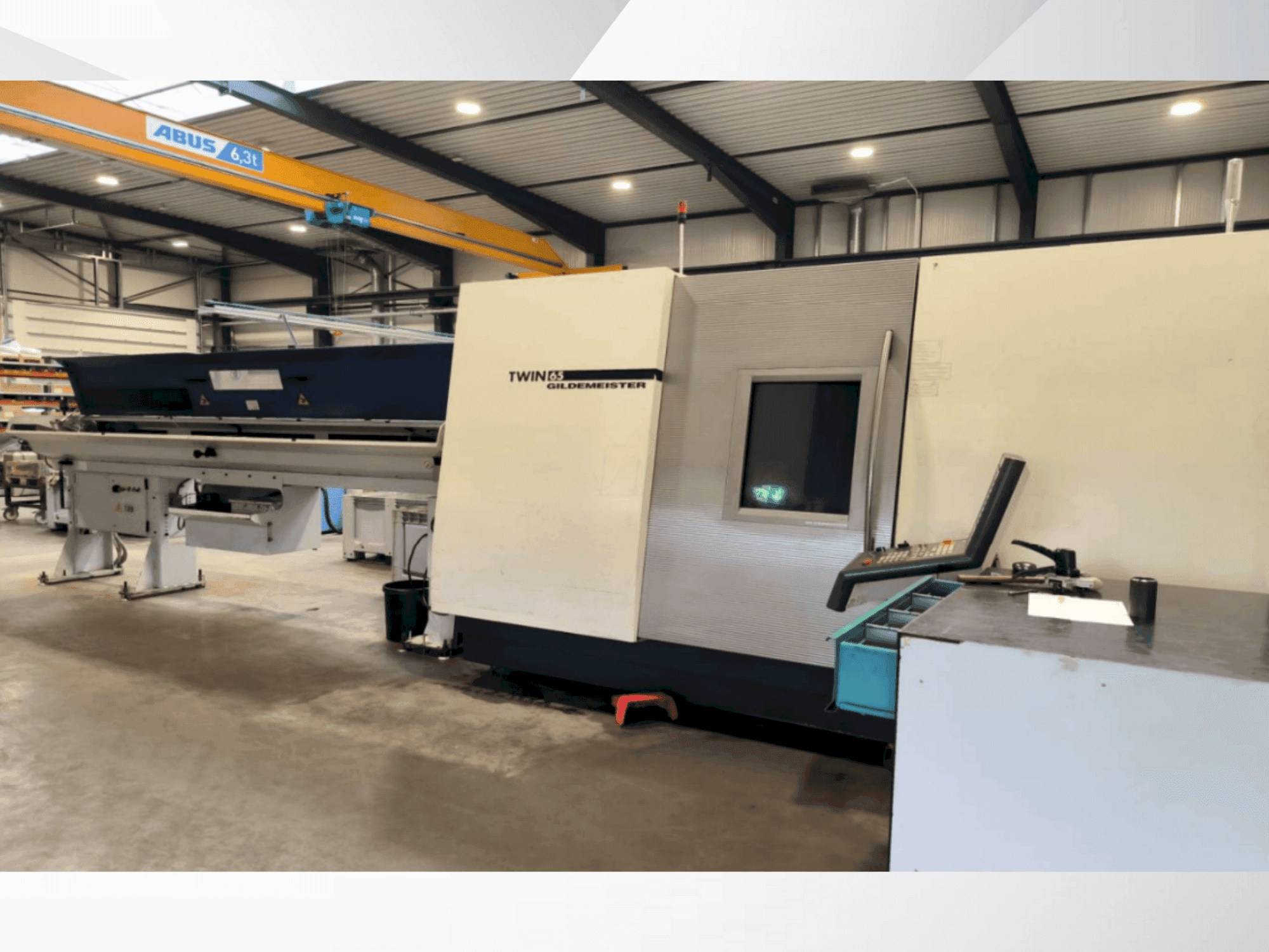 Prikaz  stroja DMG Gildemeister Twin 65  sprijeda