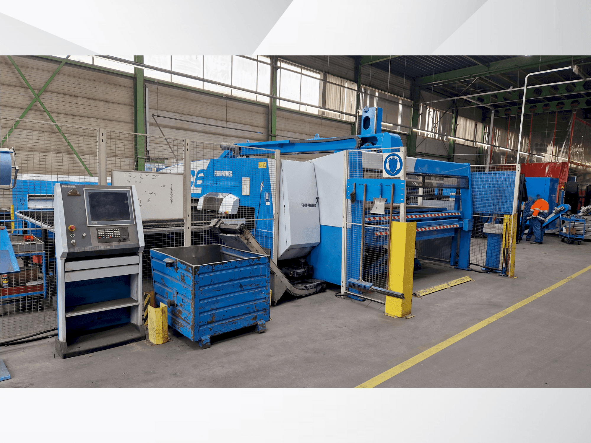 Prikaz  stroja Finn-Power C6  sprijeda