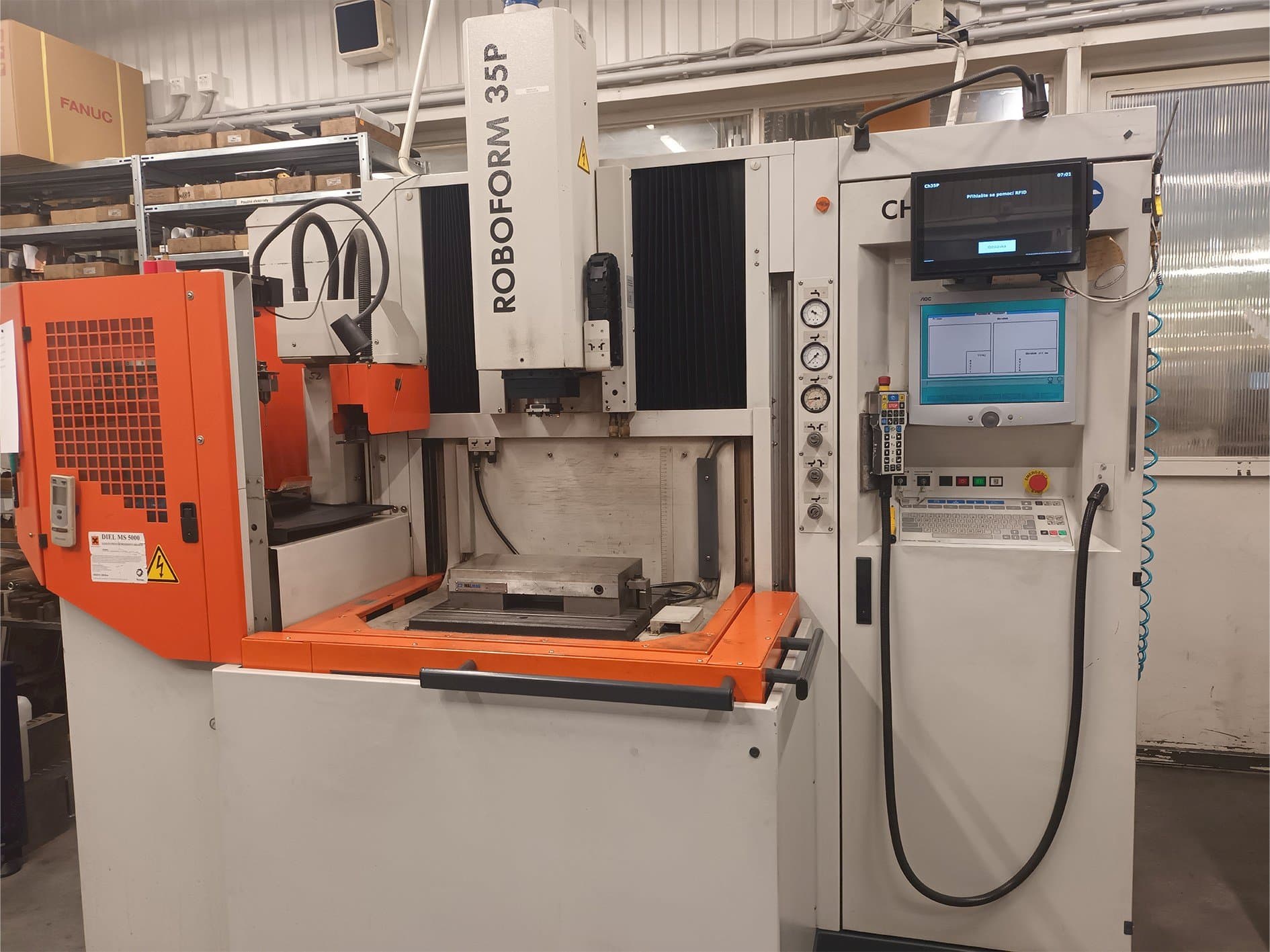 Prikaz  stroja CHARMILLES ROBOFORM 35P  sprijeda