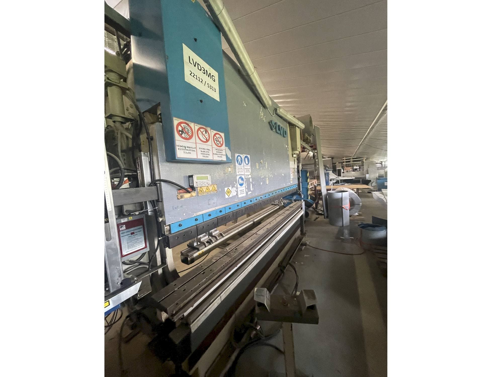 Prikaz  stroja LVD Ppeb 110/30  sprijeda