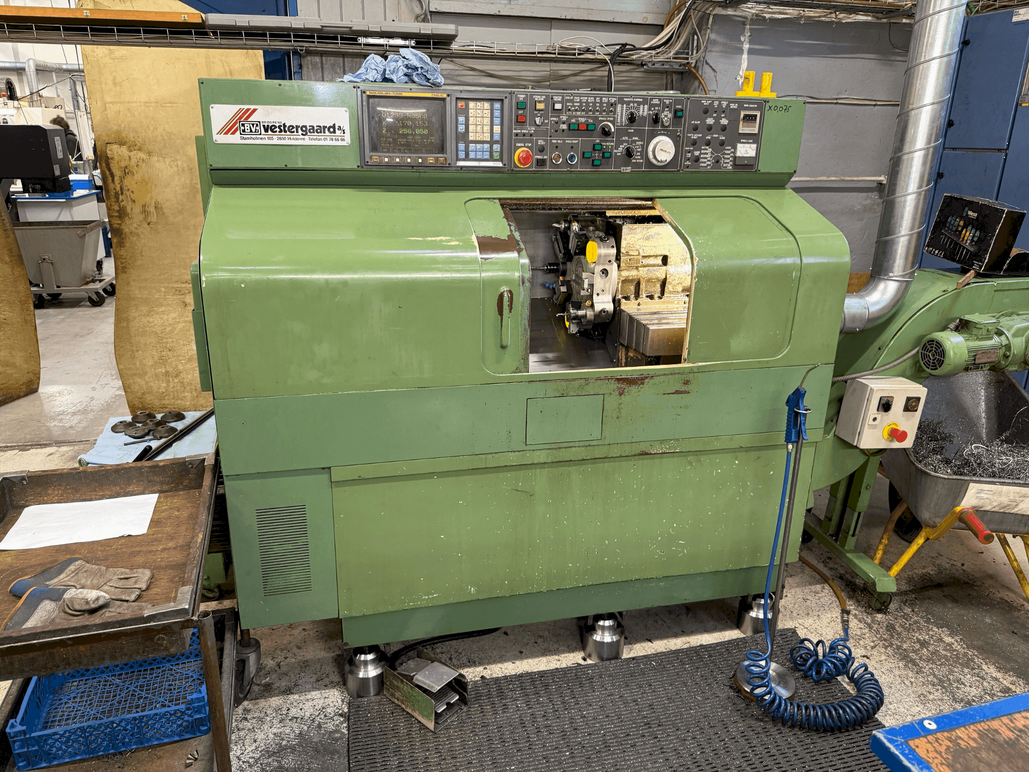 Prikaz  stroja NAKAMURA TMC-15  sprijeda