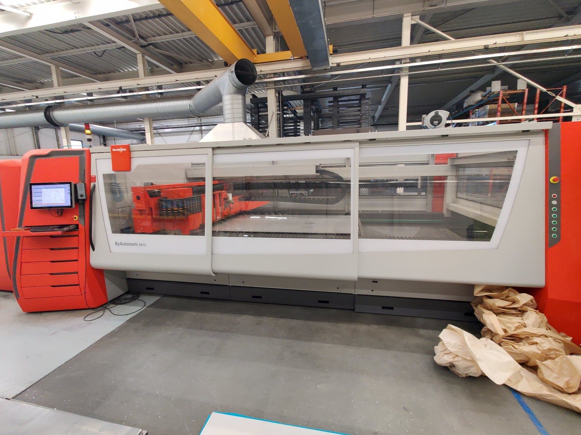 Prikaz  stroja Bystronic Autonom 3015 6kW CO2  sprijeda
