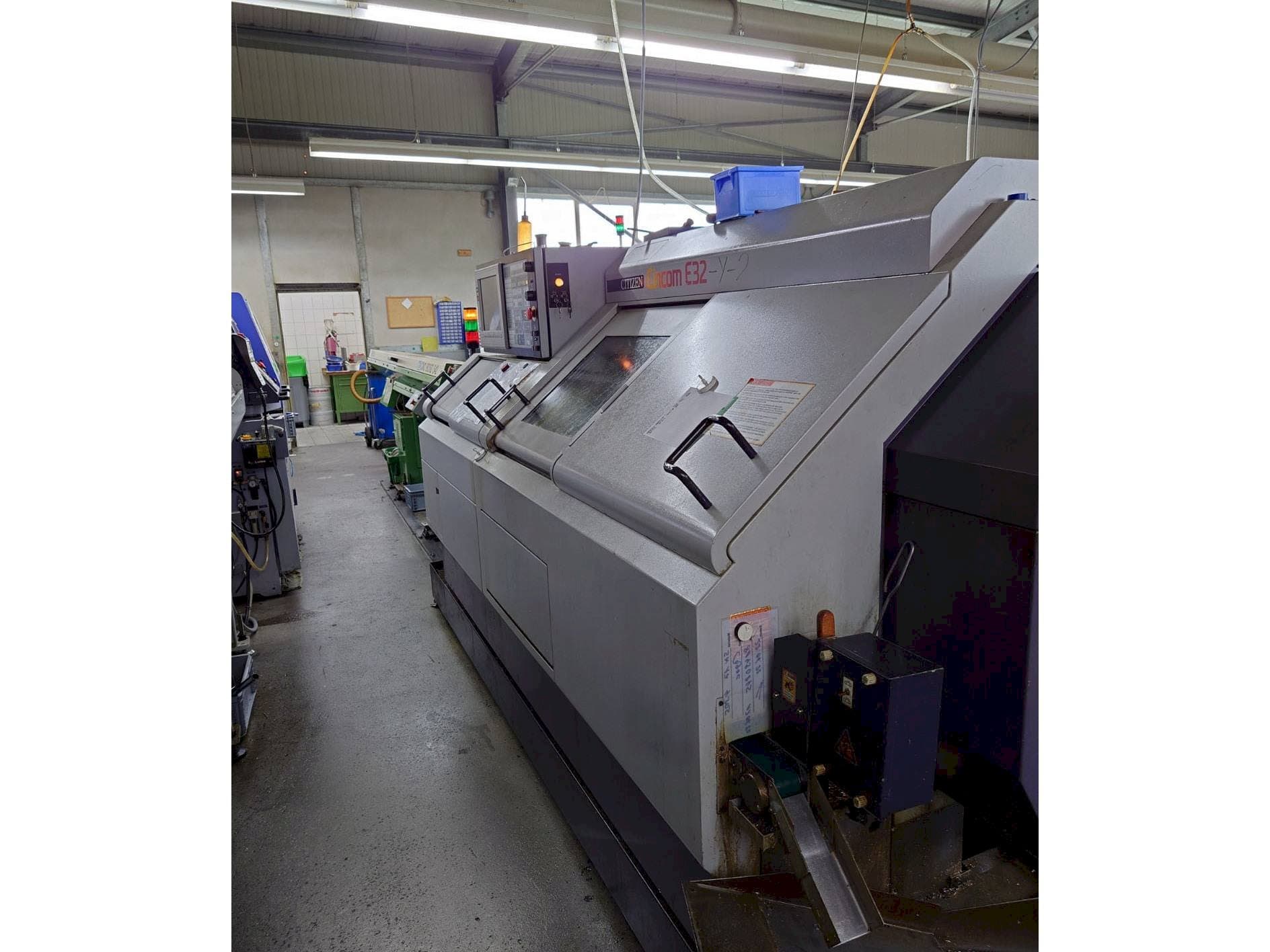 Prikaz desne strane  stroja Citizen E32-Y-2