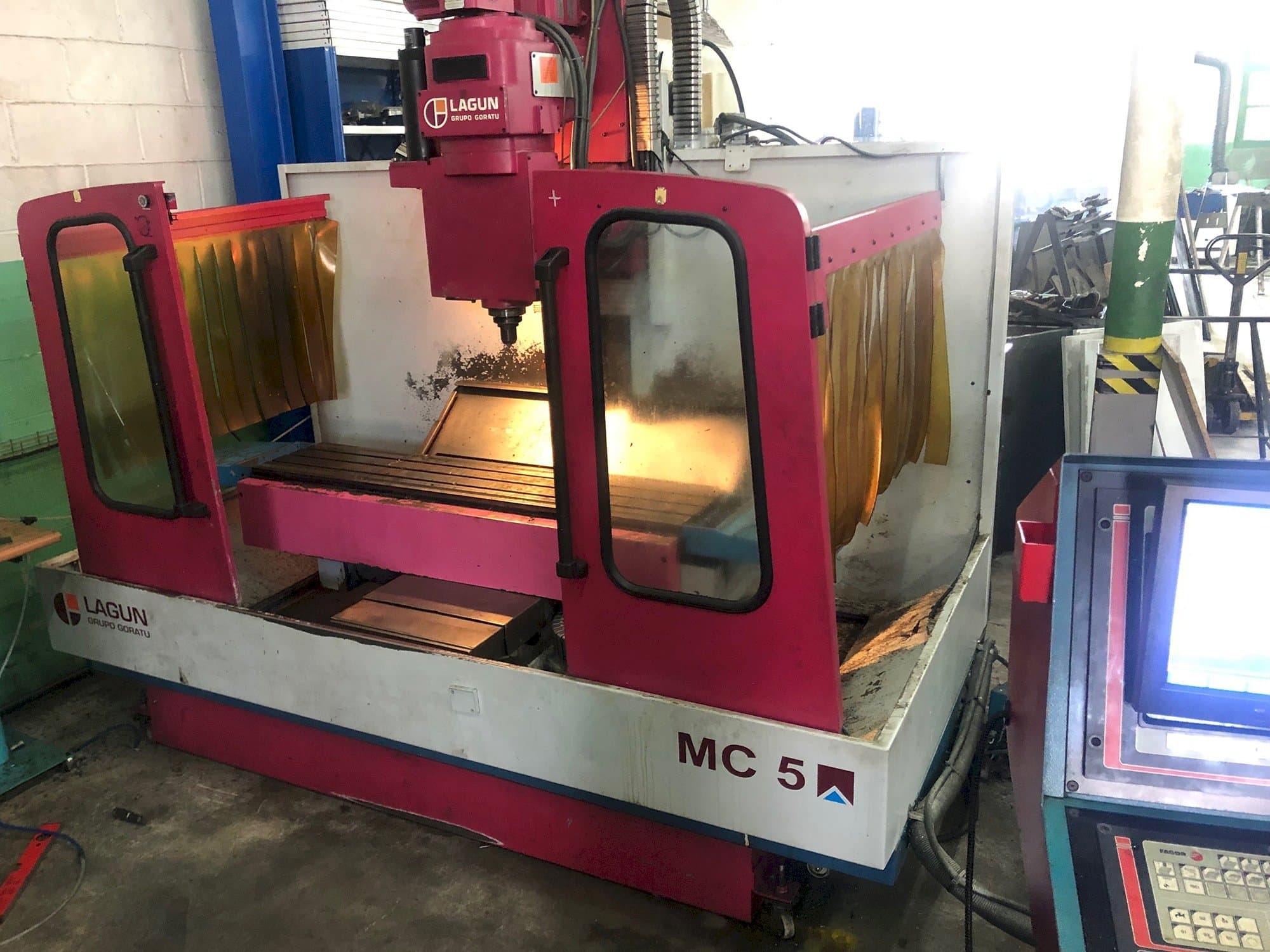 Prikaz  stroja LAGUN MC 5  sprijeda