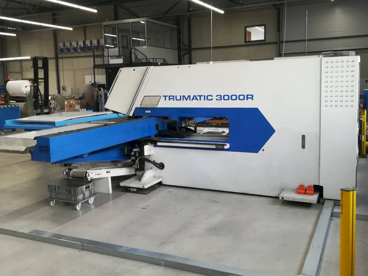 Prikaz  stroja Trumpf Trumatic 3000R  sprijeda