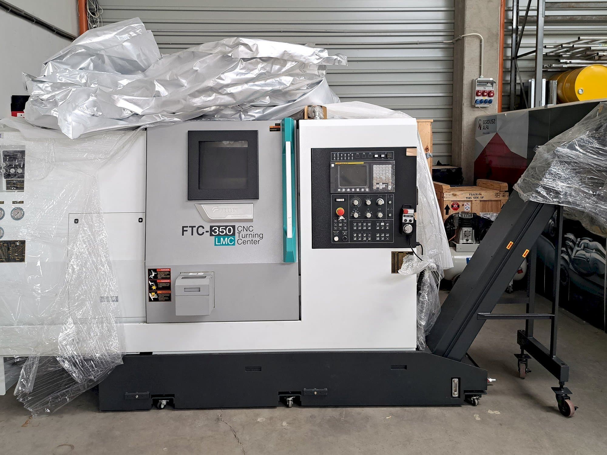 Prikaz  stroja Feeler FTC 350 LMC  sprijeda