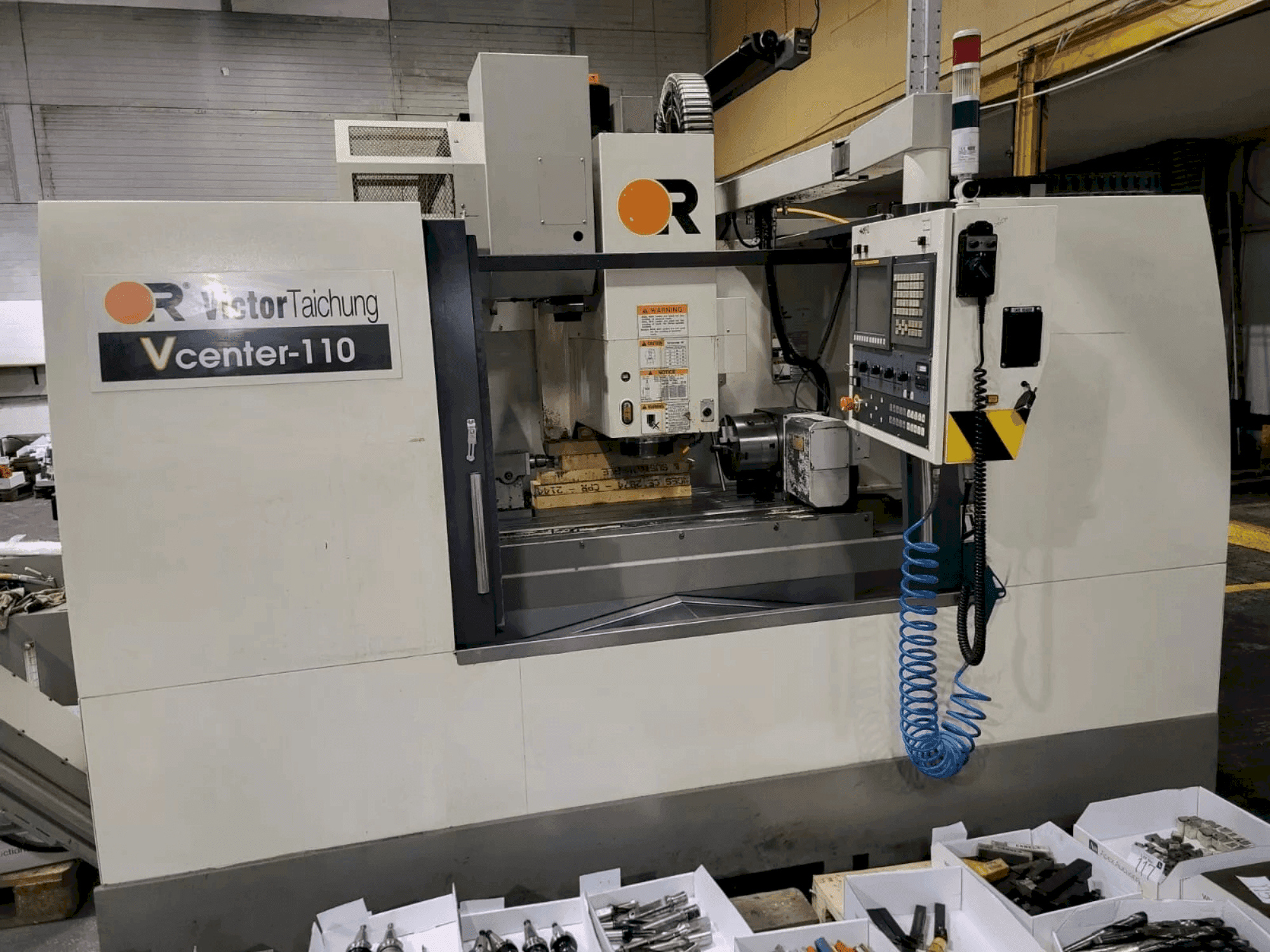 Prikaz  stroja Victor V center - 110  sprijeda