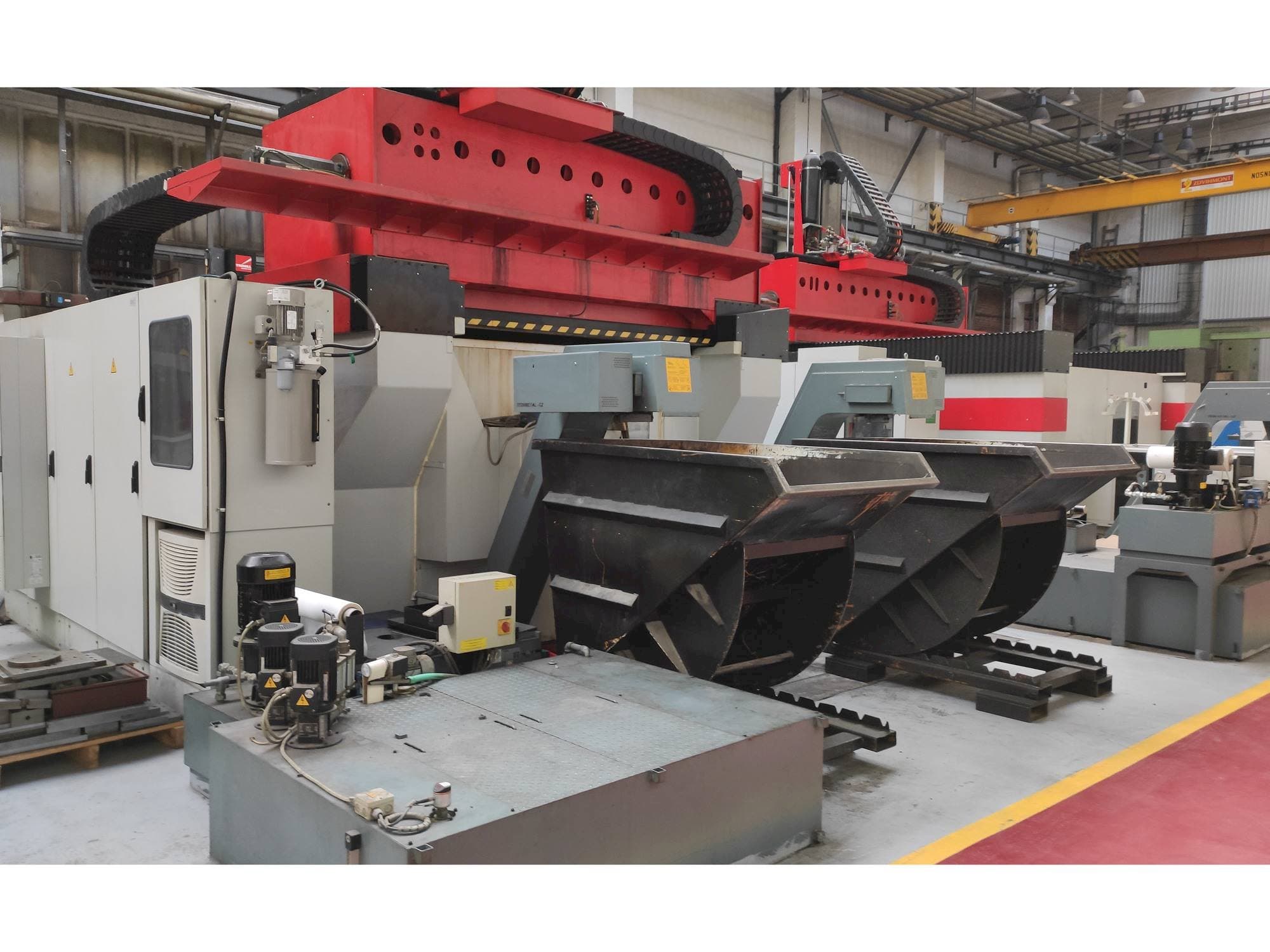 Prikaz  stroja TRIMILL VU 2313  sprijeda