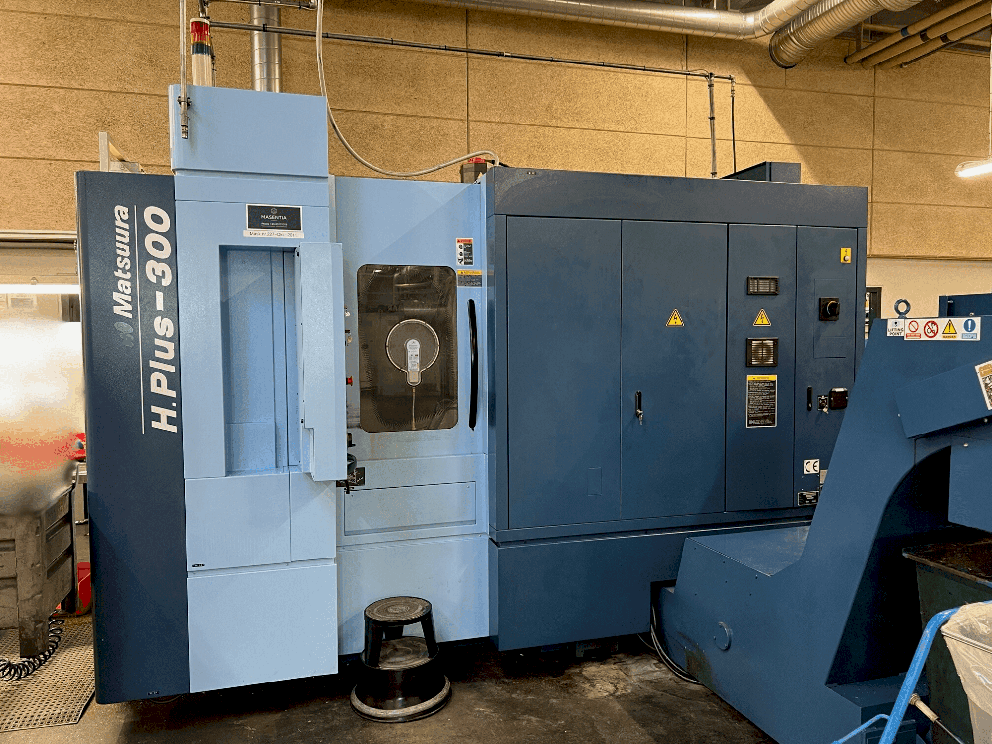 Prikaz  stroja Matsuura H.PLUS-300  sprijeda