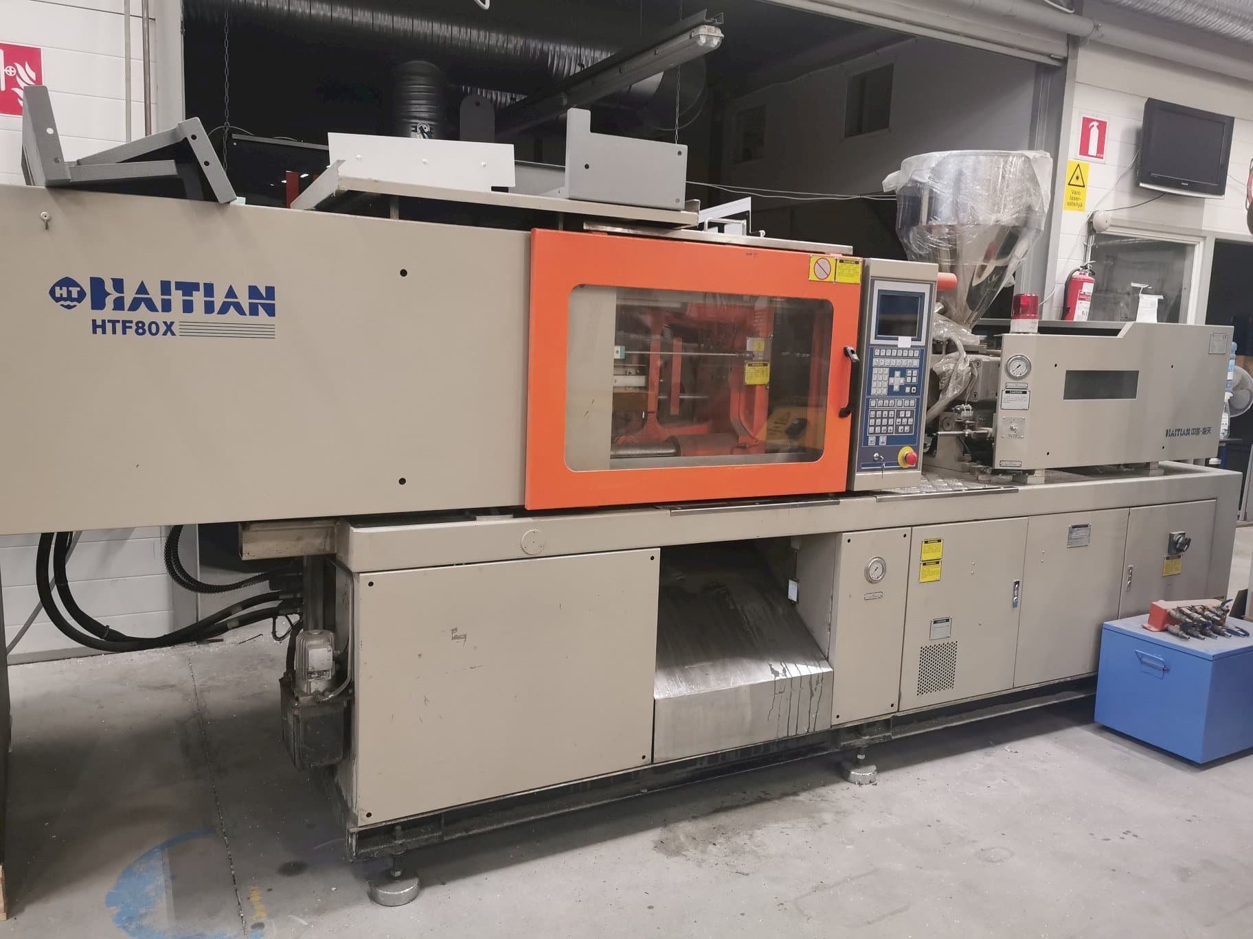 Prikaz  stroja HAITIAN HTF80XA  sprijeda