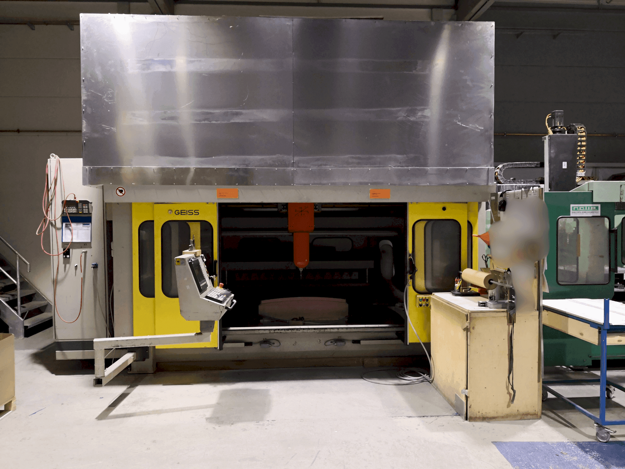 Prikaz  stroja GEISS FZ 2000 x 1000  sprijeda
