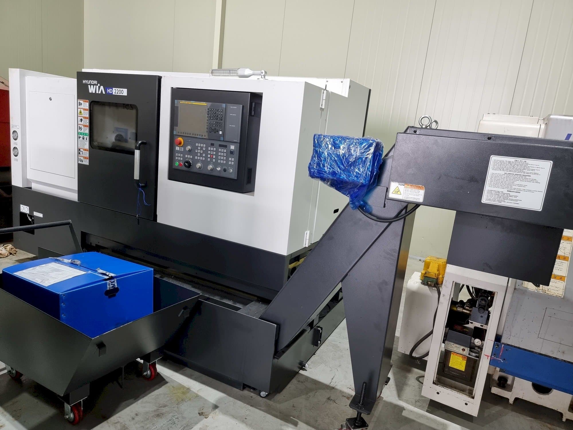 Prikaz  stroja Hyundai Wia HD2200  sprijeda