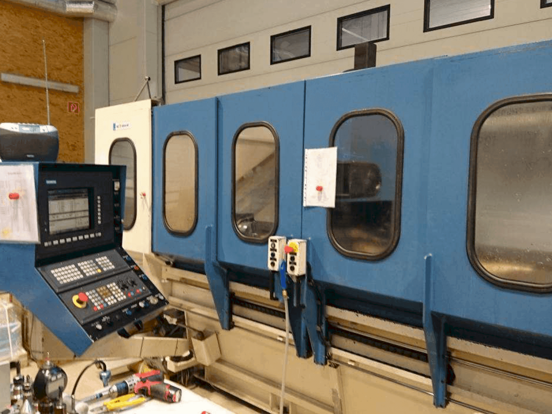 Prikaz  stroja AXA VSC 2-M  sprijeda