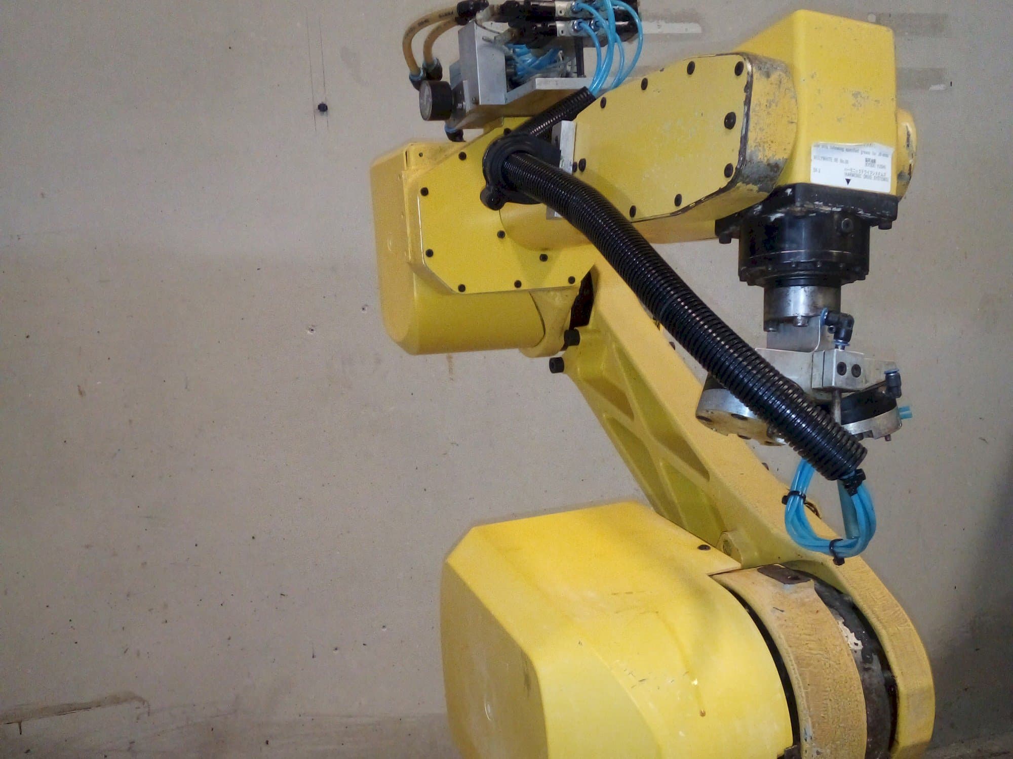 Prikaz  stroja FANUC M-6iB  sprijeda