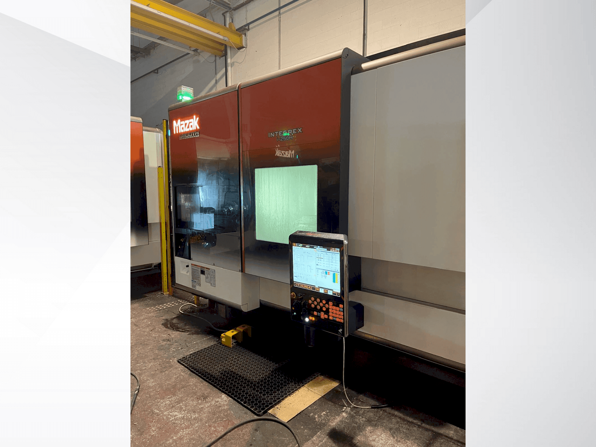 Prikaz  stroja Mazak Integrex i-250H  sprijeda