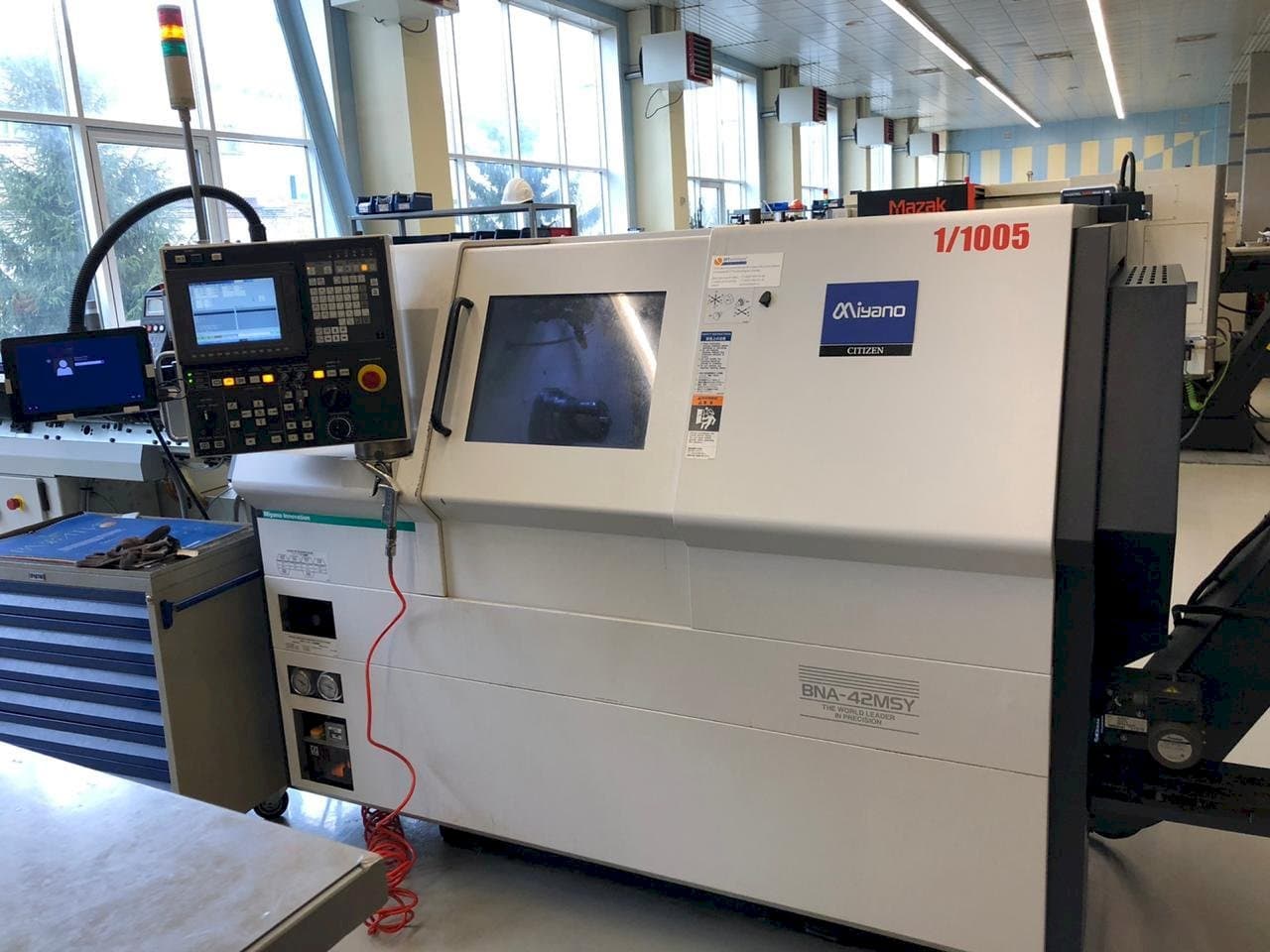 Prikaz  stroja Miyano BNA-42MSY  sprijeda