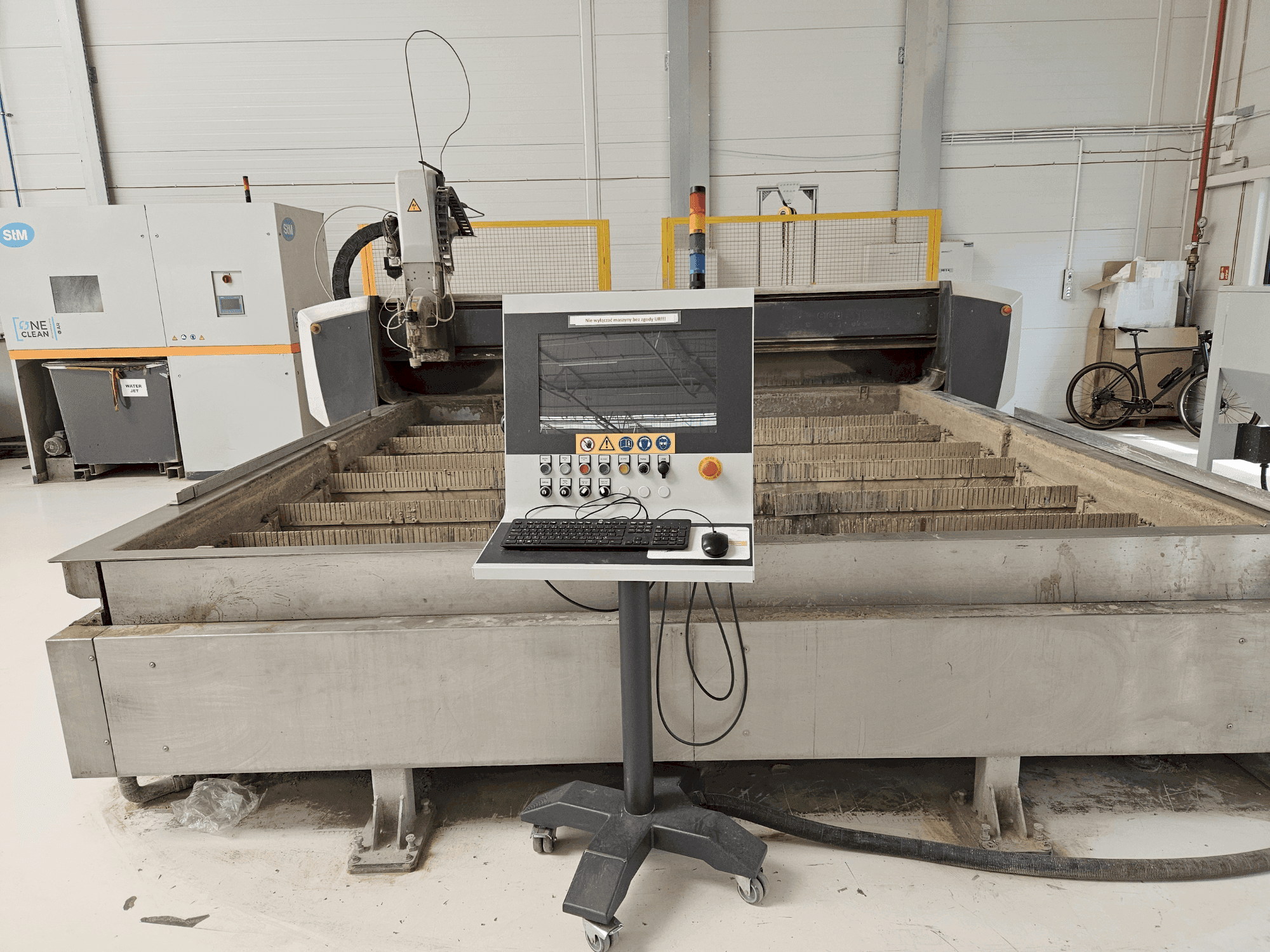 Prikaz  stroja STM WS3030 Wanne 4.2  sprijeda