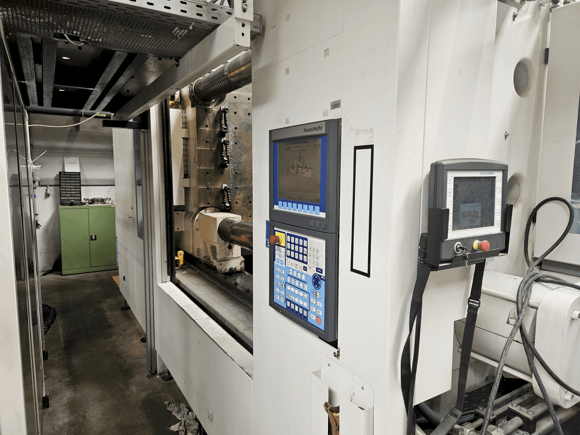 Prikaz  stroja Krauss Maffei 800-12000 MX  sprijeda