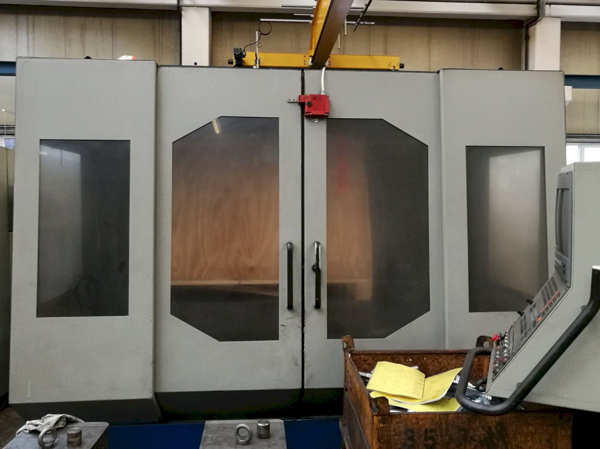 Prikaz  stroja Strojtos  FGS 50 CNC sprijeda