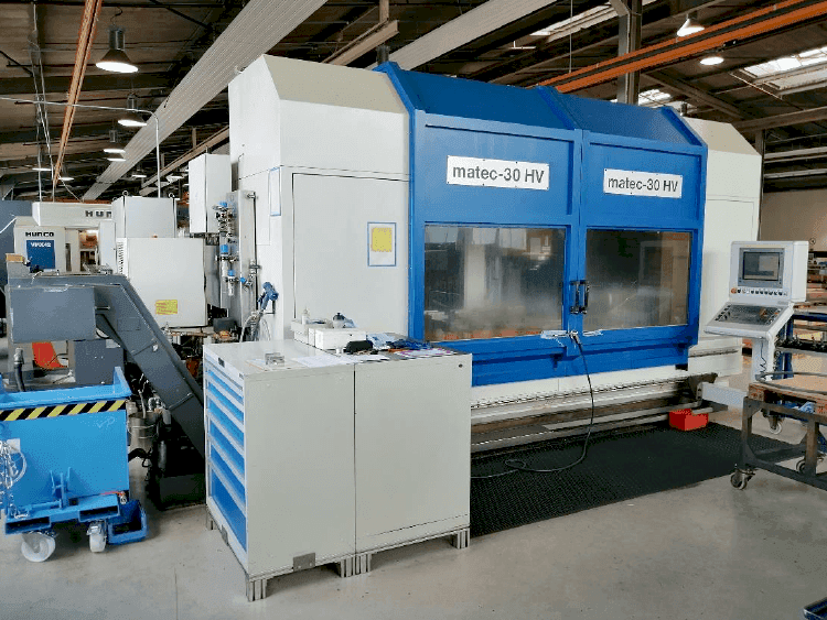 Prikaz  stroja Matec 30 HV  sprijeda