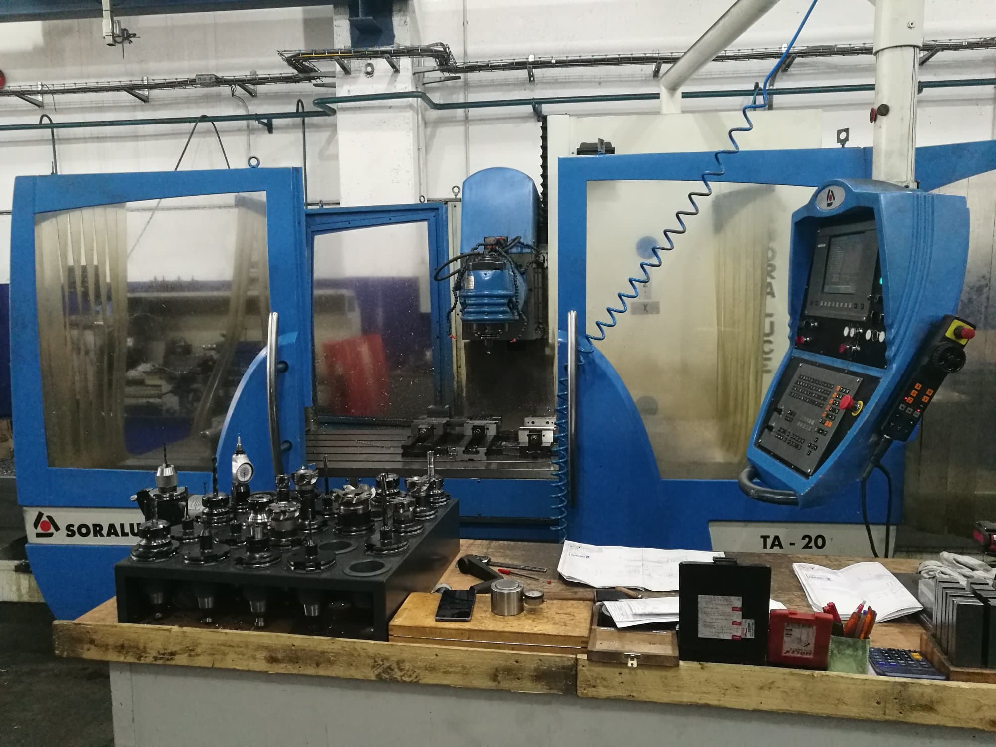 Prikaz  stroja Soraluce TA-20 sprijeda