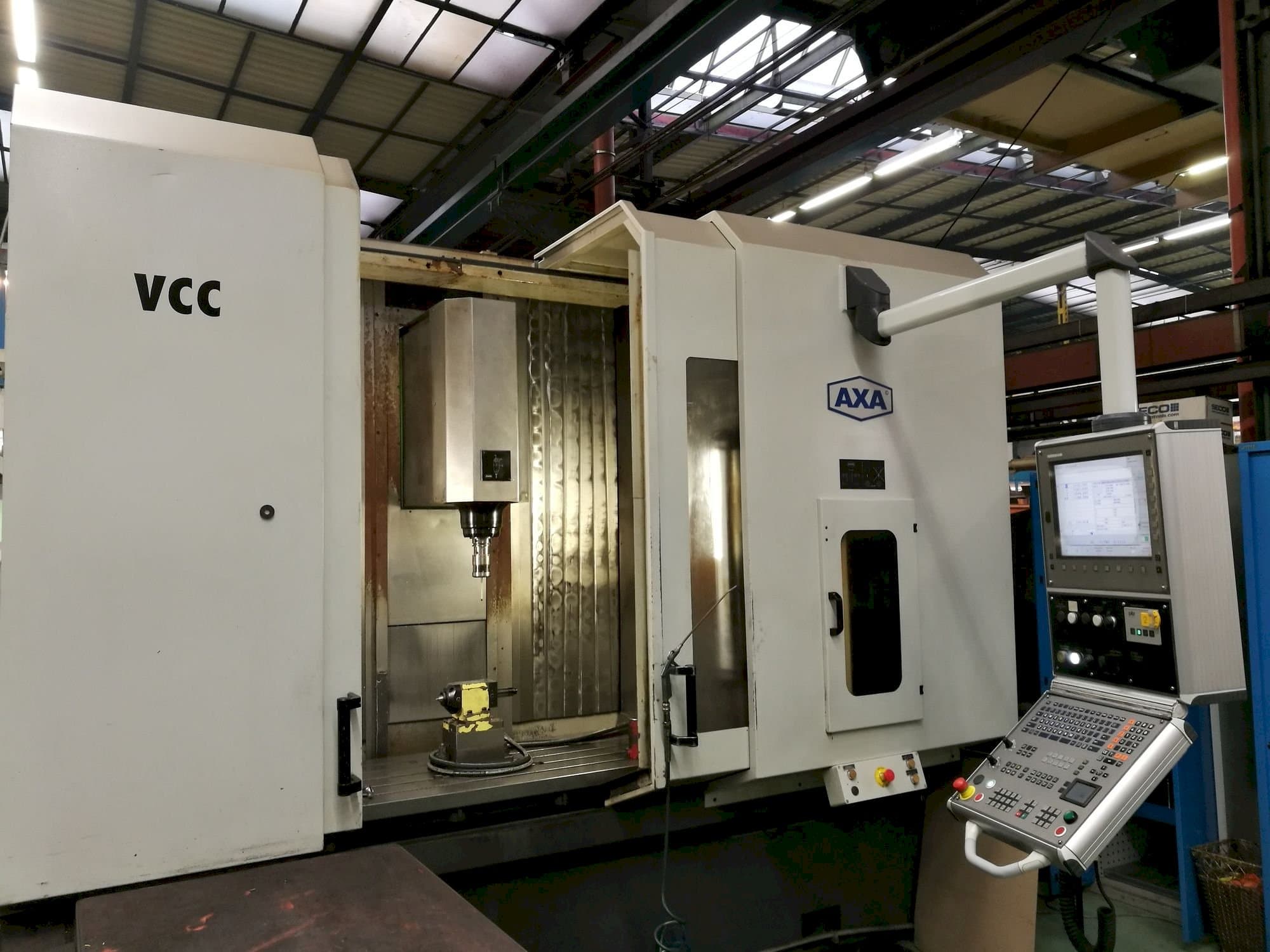 Prikaz  stroja AXA VCC 1200  sprijeda