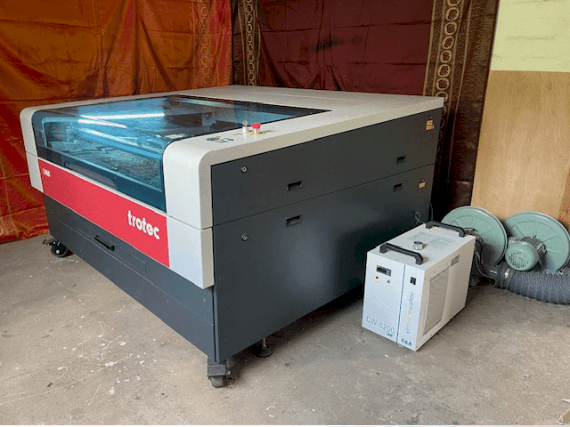 Prikaz  stroja Trotec Q500  sprijeda