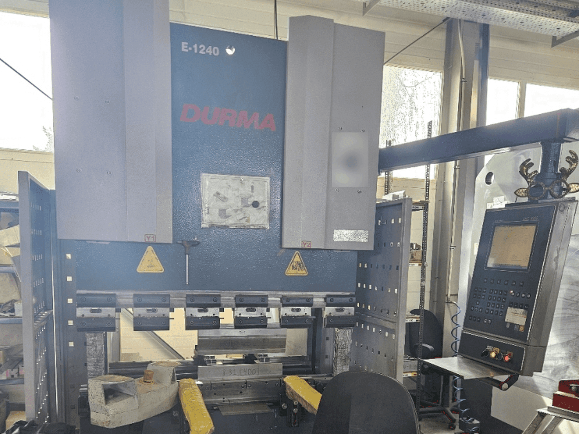 Prikaz  stroja Durma E 1240  sprijeda